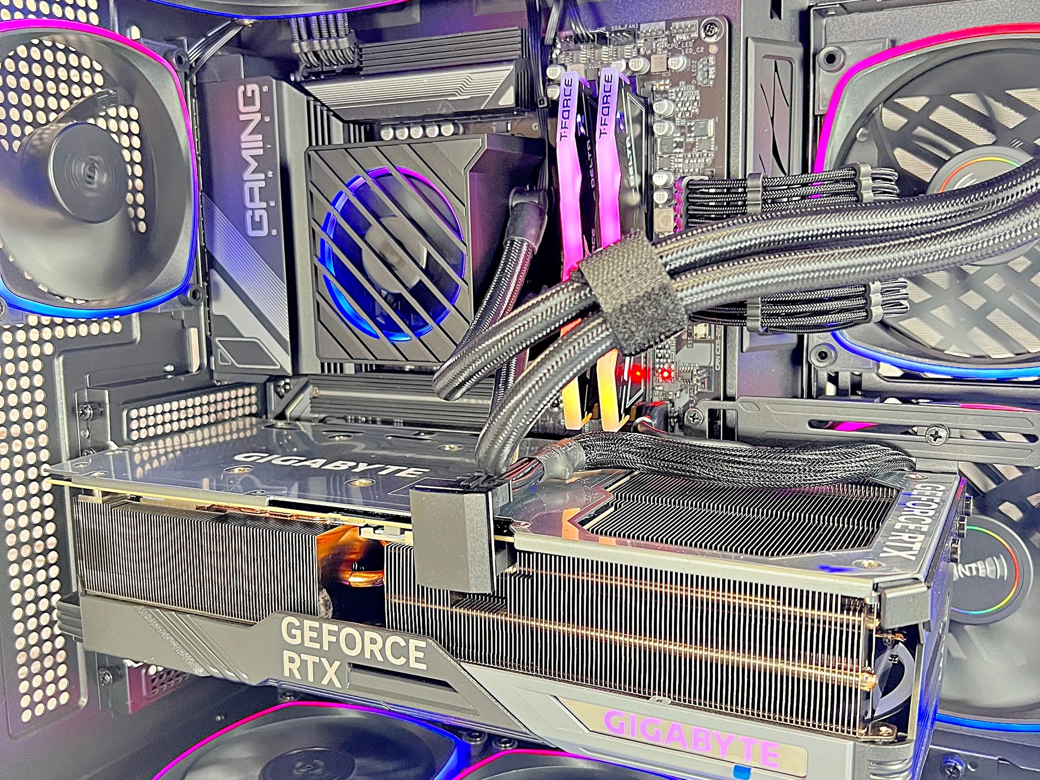 Pro Gamer - Ryzen 7 7800X3D RTX 4090 Gaming OC 32GB DDR5 2TB M.2 Gaming PC