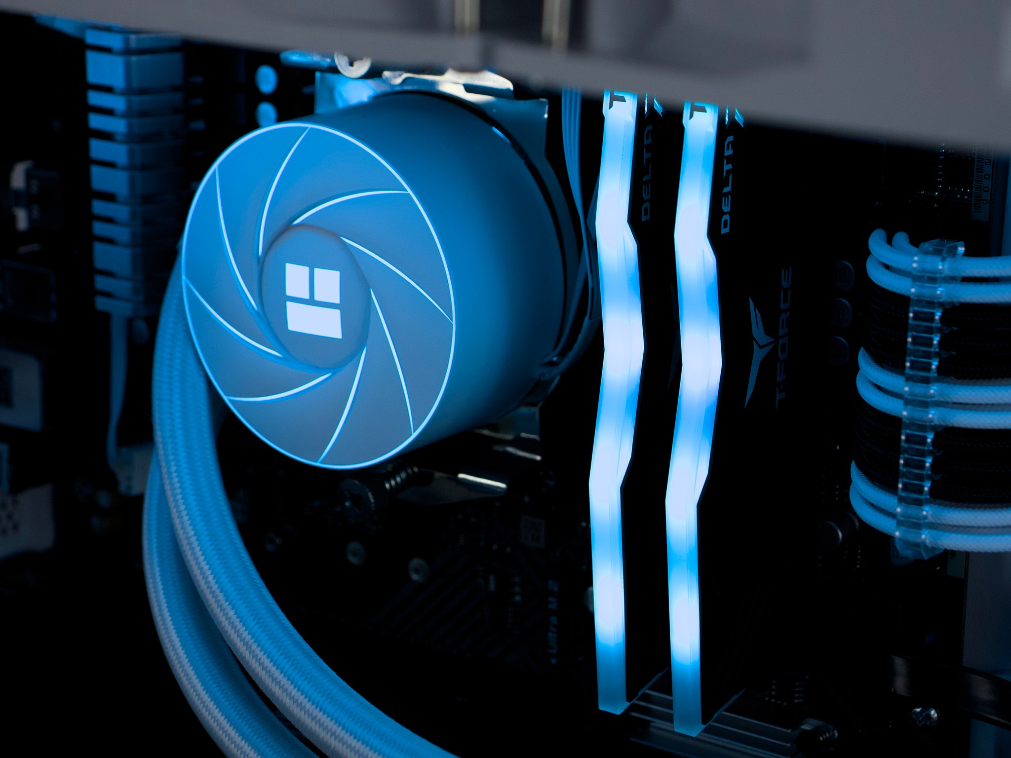 🧊❄️🧊 White Gaming PC – RTX 5060, Ryzen 5 5600, 16GB RAM, 1TB SSD - WiFi 🧊❄️🧊