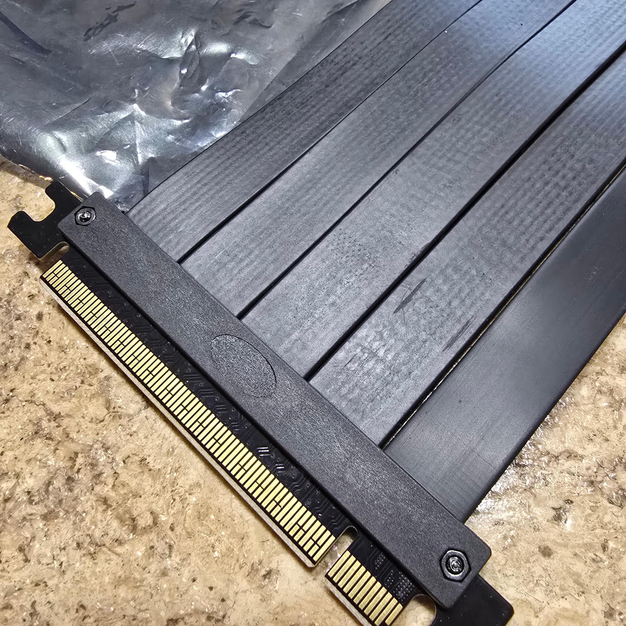 PCIE 4.0 Riser Cable 90 Degree PCIe 4.0 x16 High Speed Flexible Extender Card EMI Shielded 30AWG