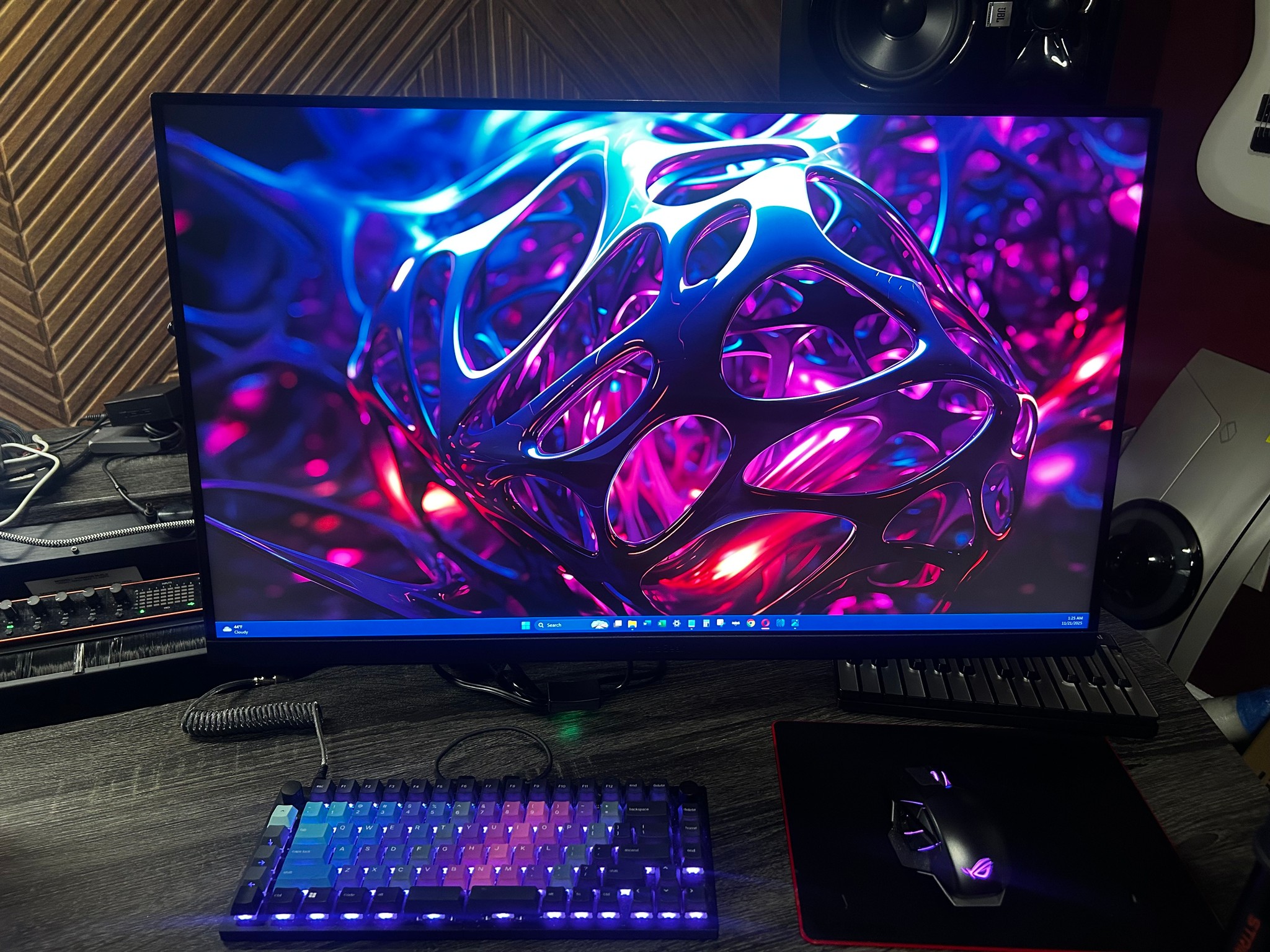 LG-UltraGear 32” (144hz) 4K (3840x2160) Gaming Monitor with NVIDIA® G-SYNC® Compatible