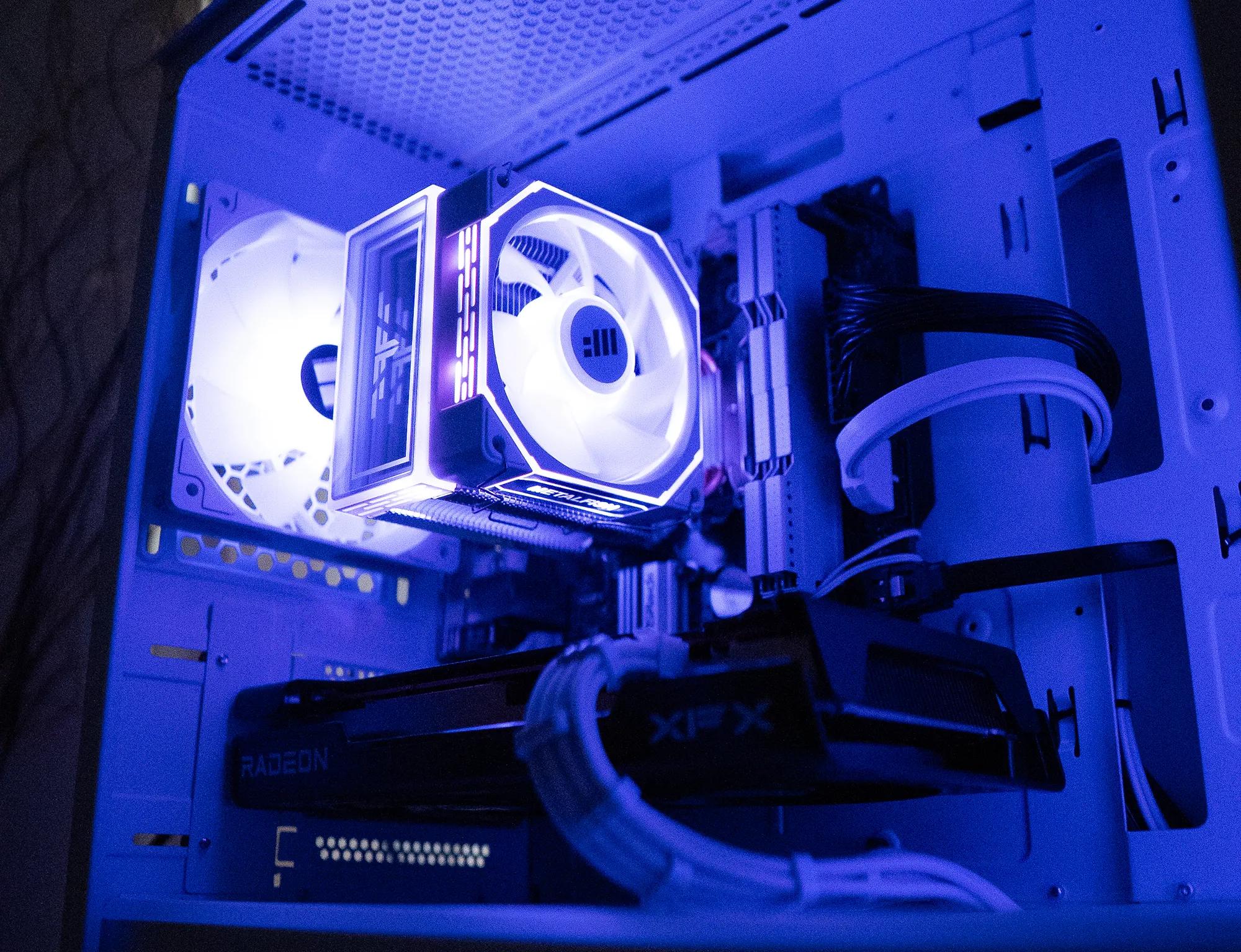 🌨🌨 | RX 7600 8GB | INTEL i7 9700 | 16GB DDR4 RAM | 1.25TB Storage | Arctic Snow 3.0
