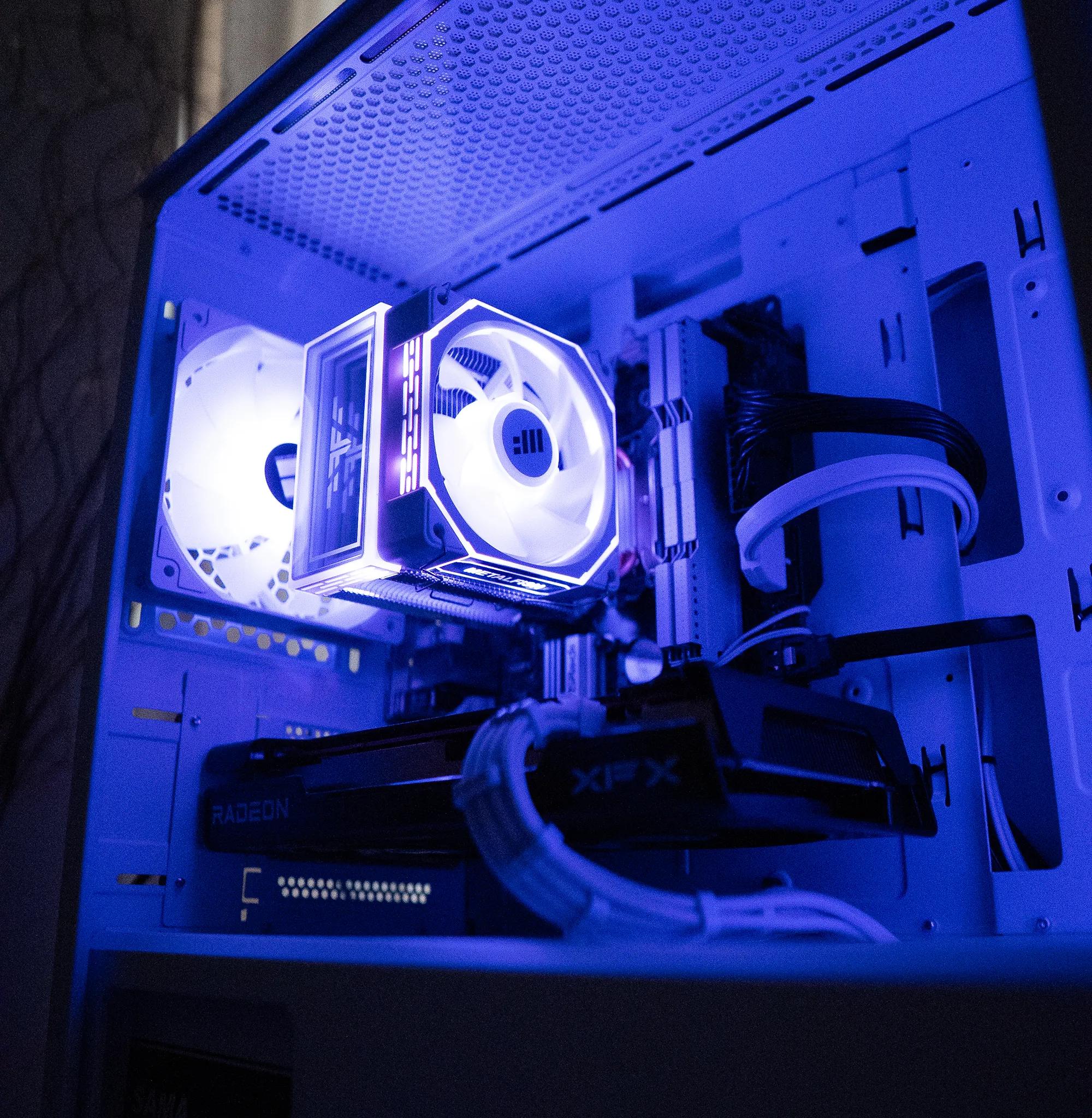 🌨🌨 | RX 7600 8GB | INTEL i7 9700 | 16GB DDR4 RAM | 1.25TB Storage | Arctic Snow 3.0