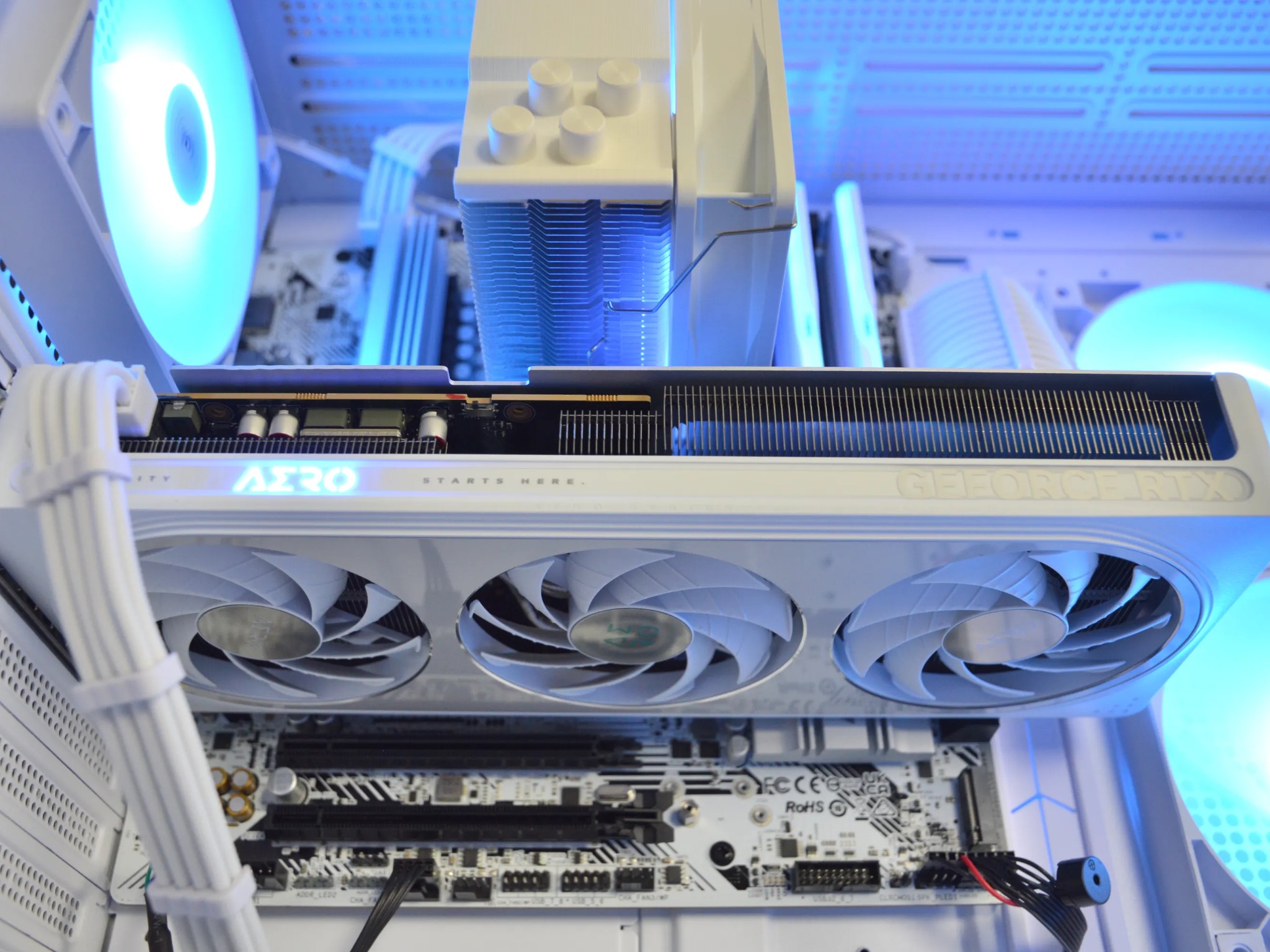 |🌨️White Ocean🌨️| RTX 5060 8GB| Ryzen 5 8400F | 32 GB DDR5 RAM | 1TB NVME SSD |