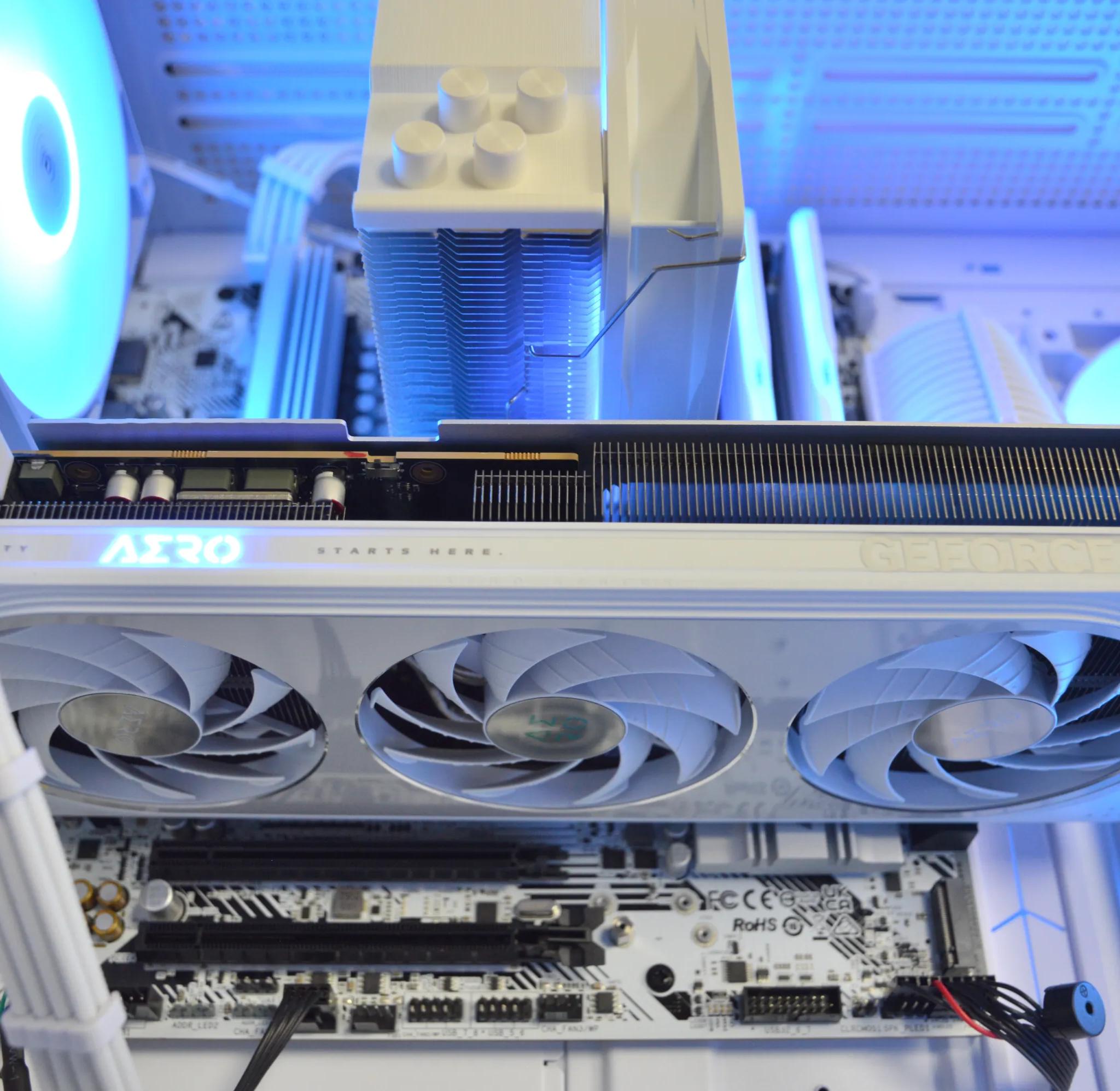 |🌨️White Ocean🌨️| RTX 5060 8GB| Ryzen 5 8400F | 32 GB DDR5 RAM | 1TB NVME SSD |