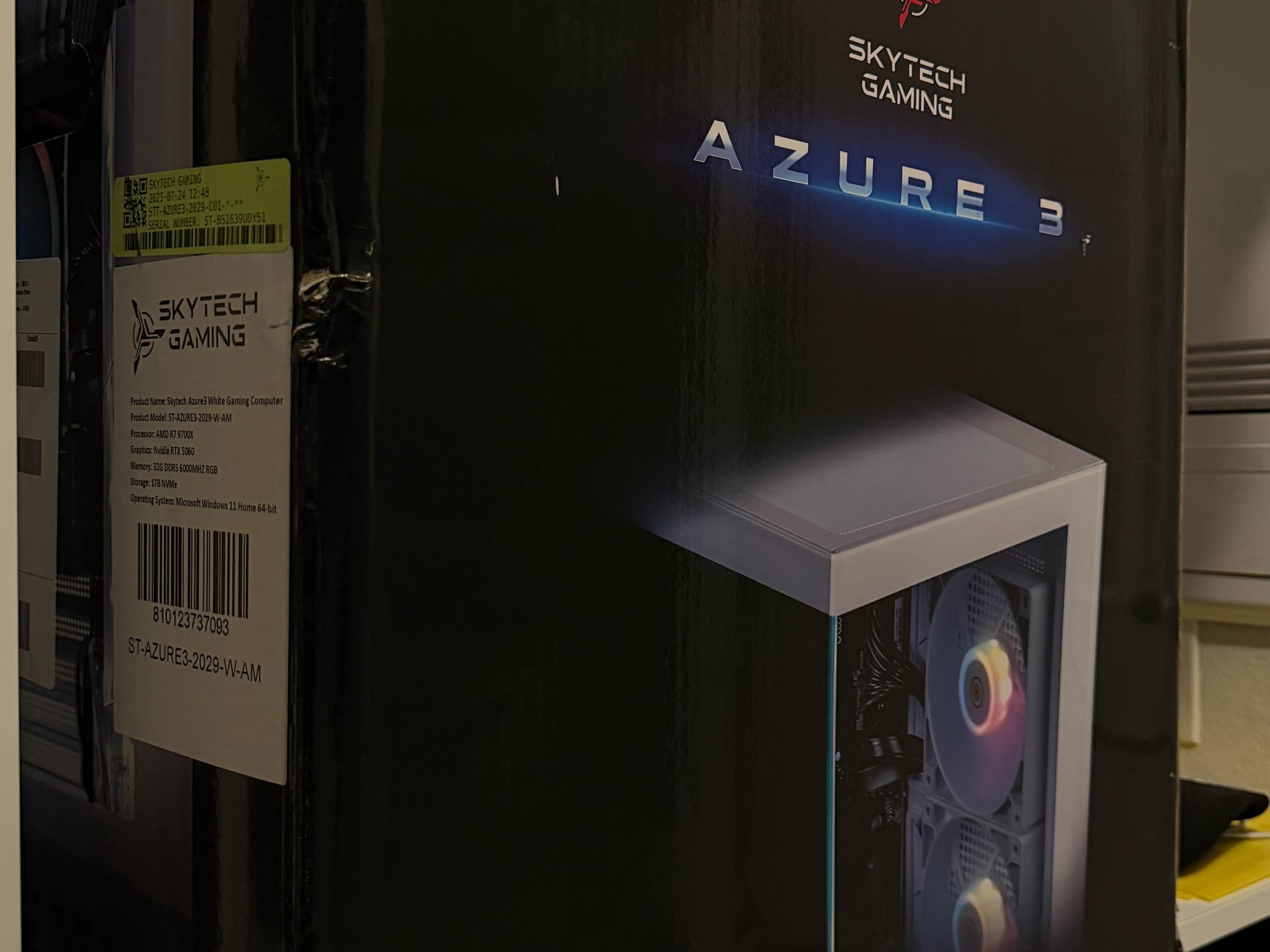 Skytech Gaming Azure 3, RTX 5060, AMD 9700X, AIO Liquid Cooling, 32 GB DDR5 RAM, 1TB NVMe SSD
