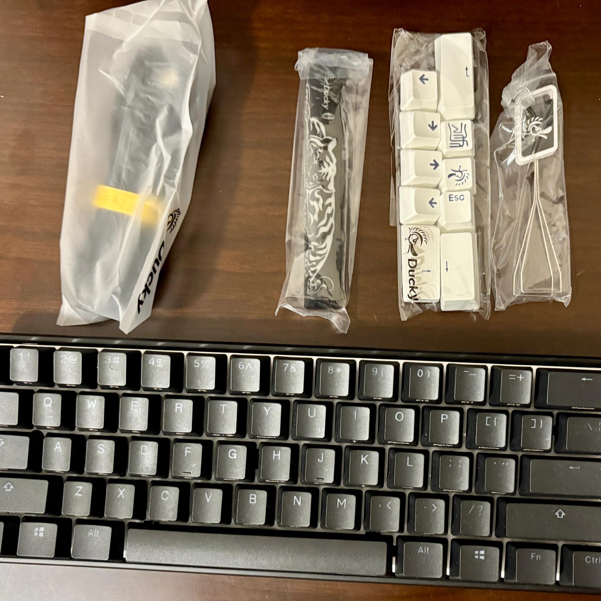 Ducky Mecha Mini - Cherry MX Silent Red