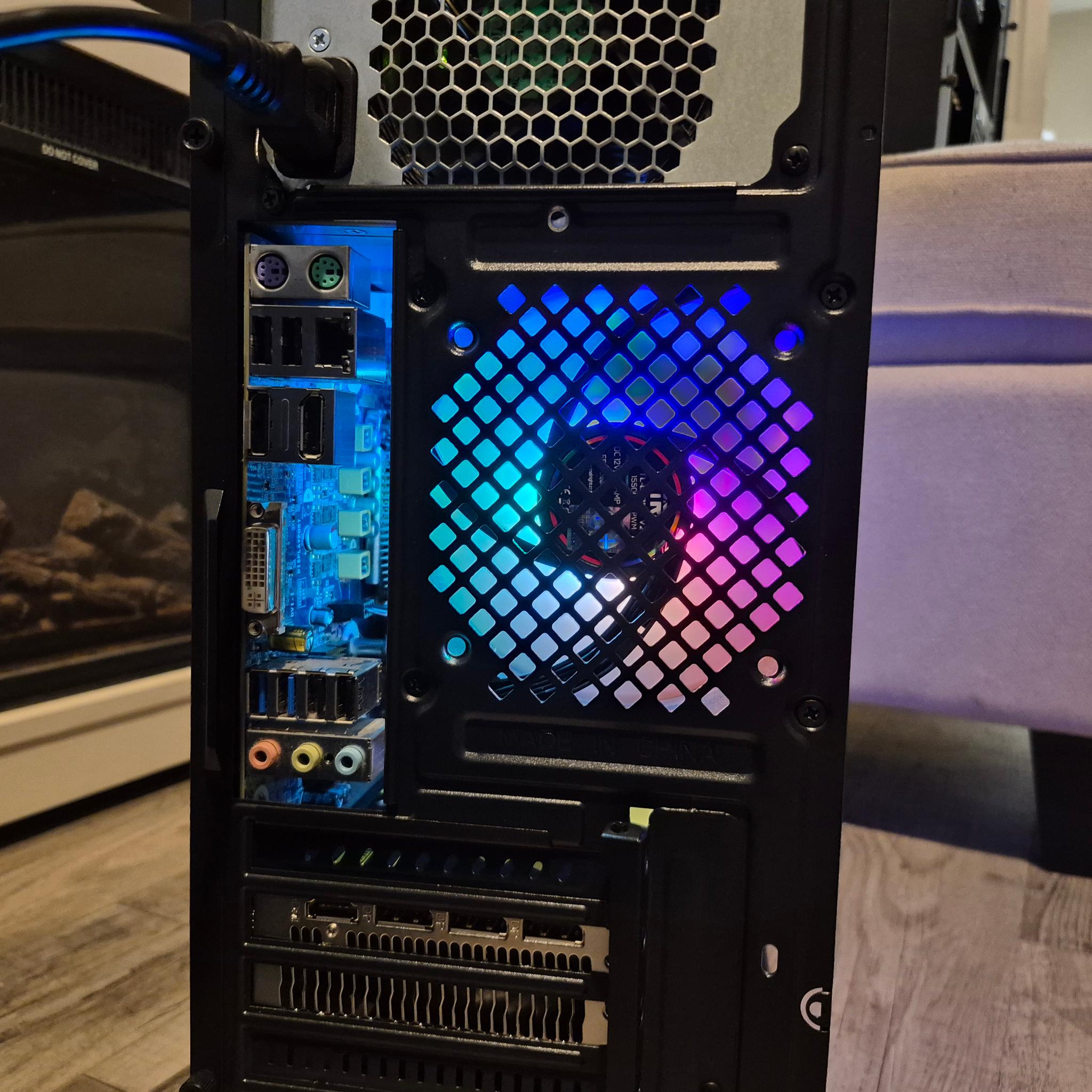 100 FPS Fortnite | i5-4570, 16GB RAM, 500GB SSD, RX 580 8GB, RGB, Wifi
