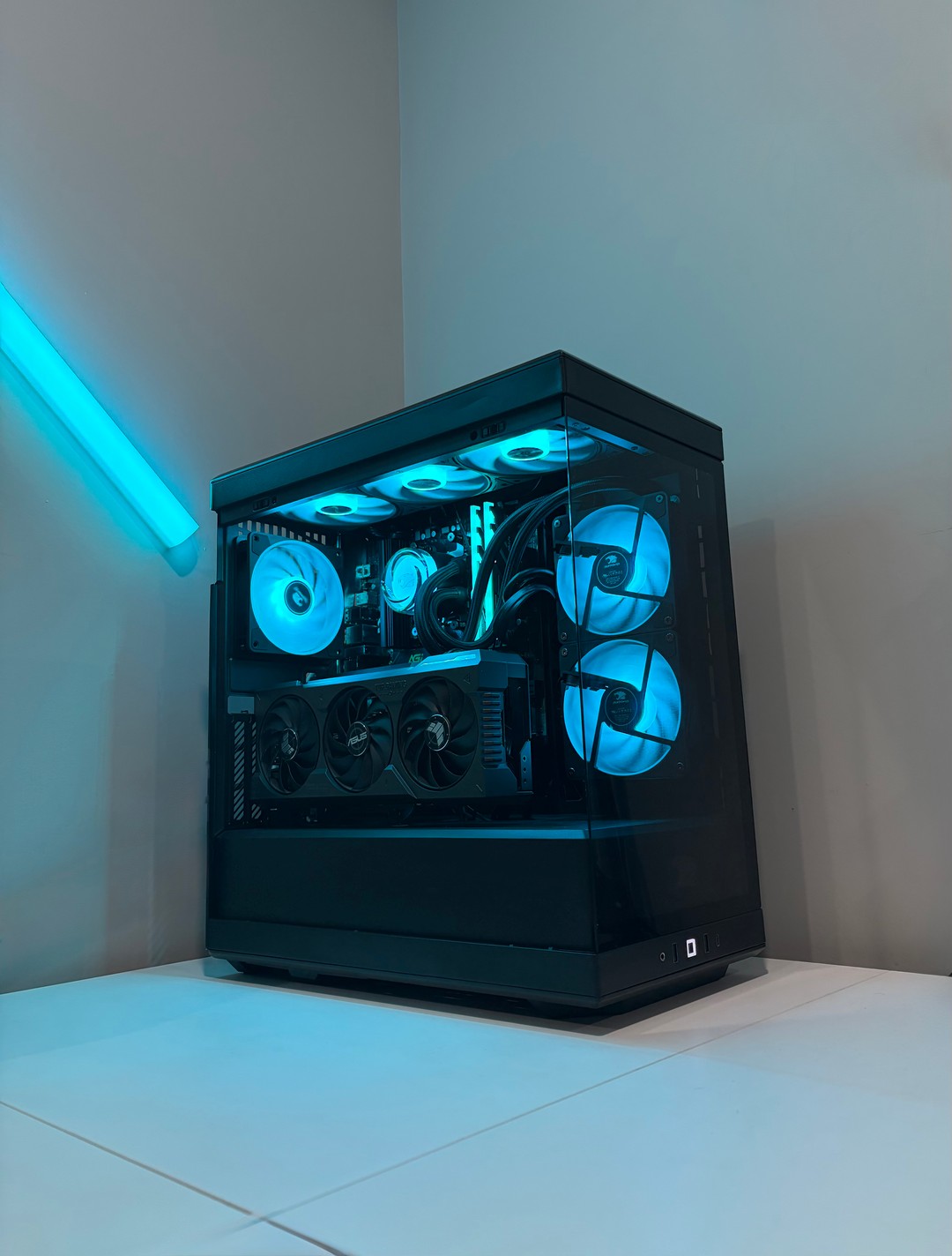 RTX 4070 Ti Super | Ryzen 7 9700x | 32GB DDR5 RAM | 2TB SSD