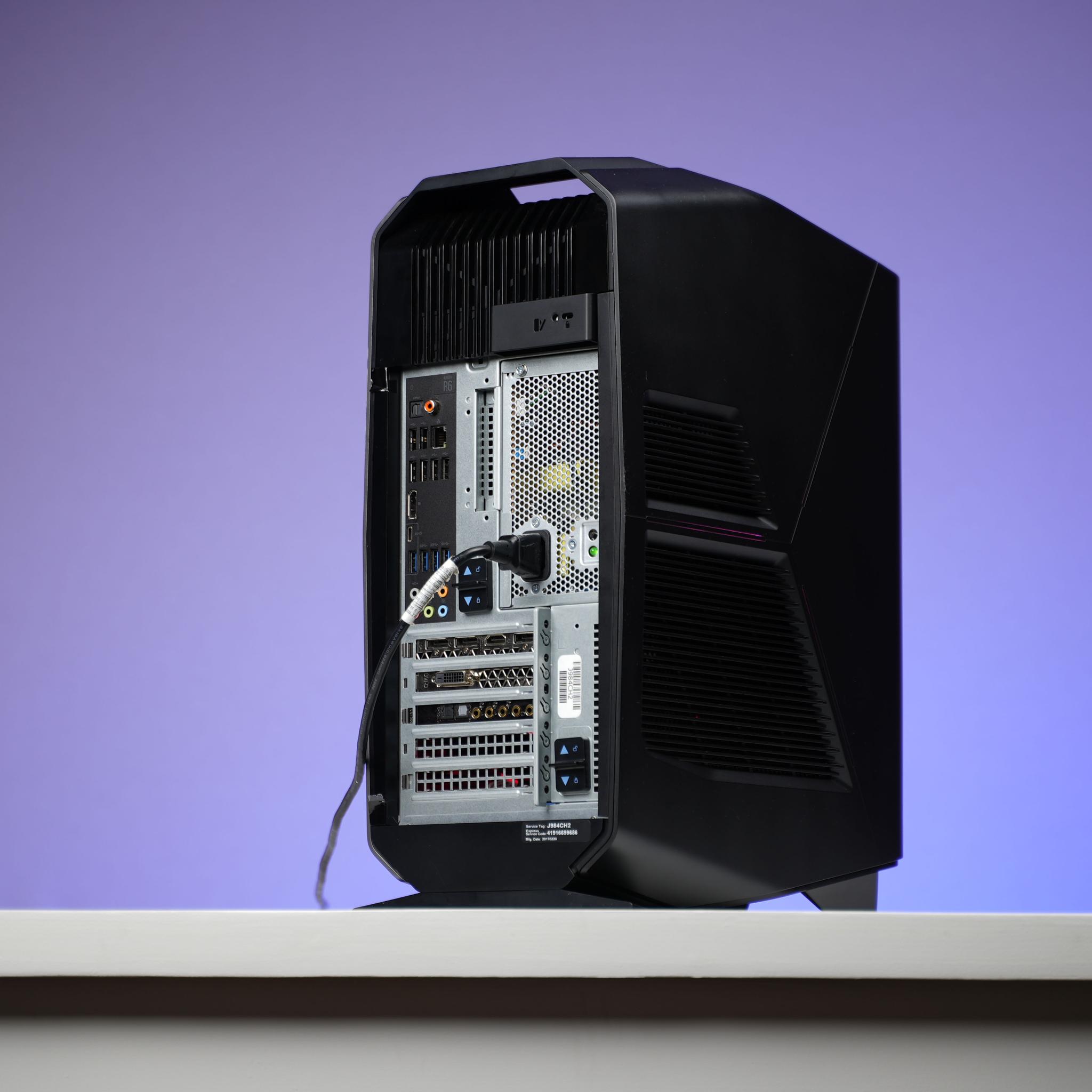 “Alienform 7” GTX 1070 Intel Core i7 7700 16GB .8TB Windows 11 Gaming PC Powerhouse