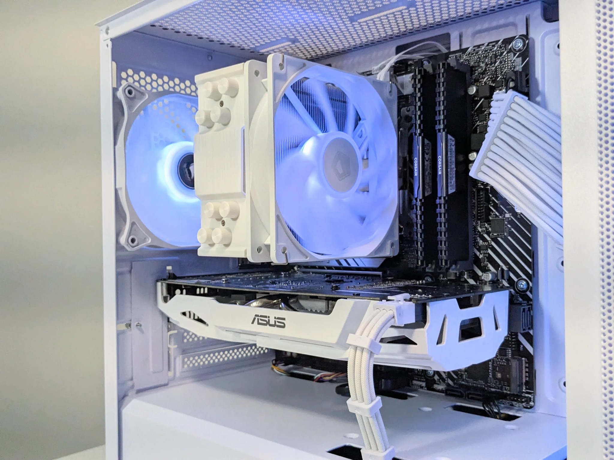 ❄️ Sleek All-White Gaming PC - Intel i3-12100F, GTX 1060, 16GB RAM, ARGB Lighting, 1TB SSD