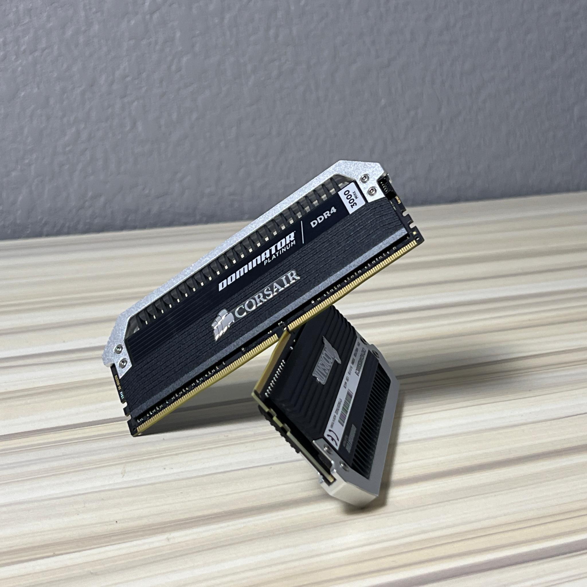 Corsair Dominator Platinum 16gb (2x8gb) 3000MHz DDR4 RAM