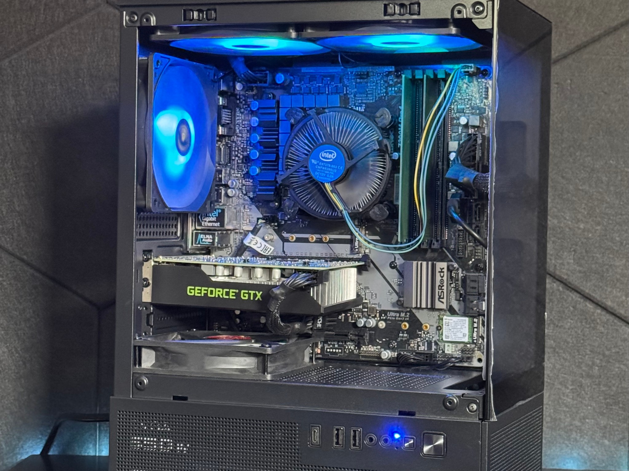 GTX 1660TI, Intel i5-9600K, 16GB DDR4, 756GB Storage Gaming PC