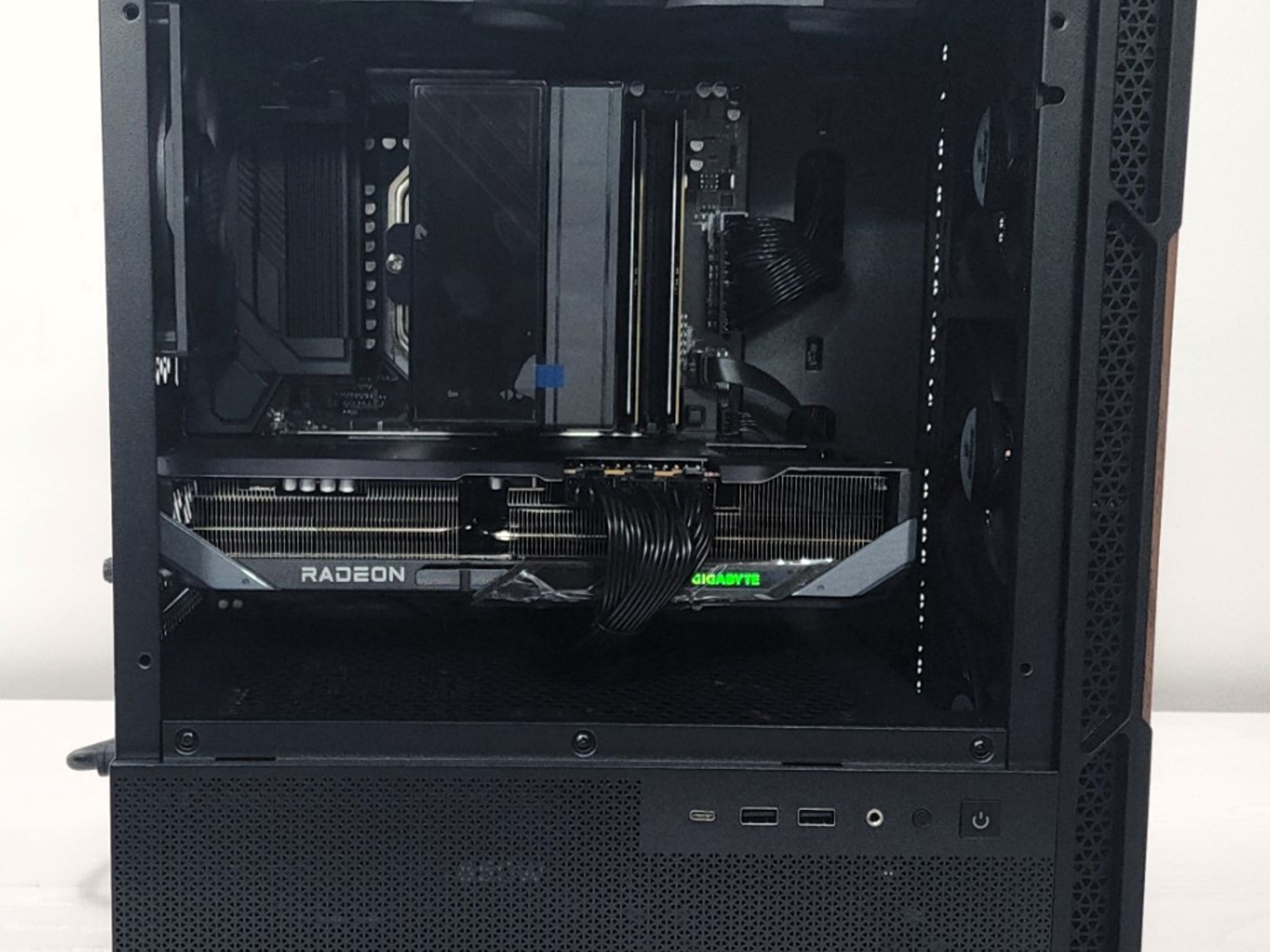 ALL NEW Wood - NO RGB Gaming PC BEAST!!!   7800X3D/RX 9070XT/32GB/2TB - READ DESCRIPTION!!!