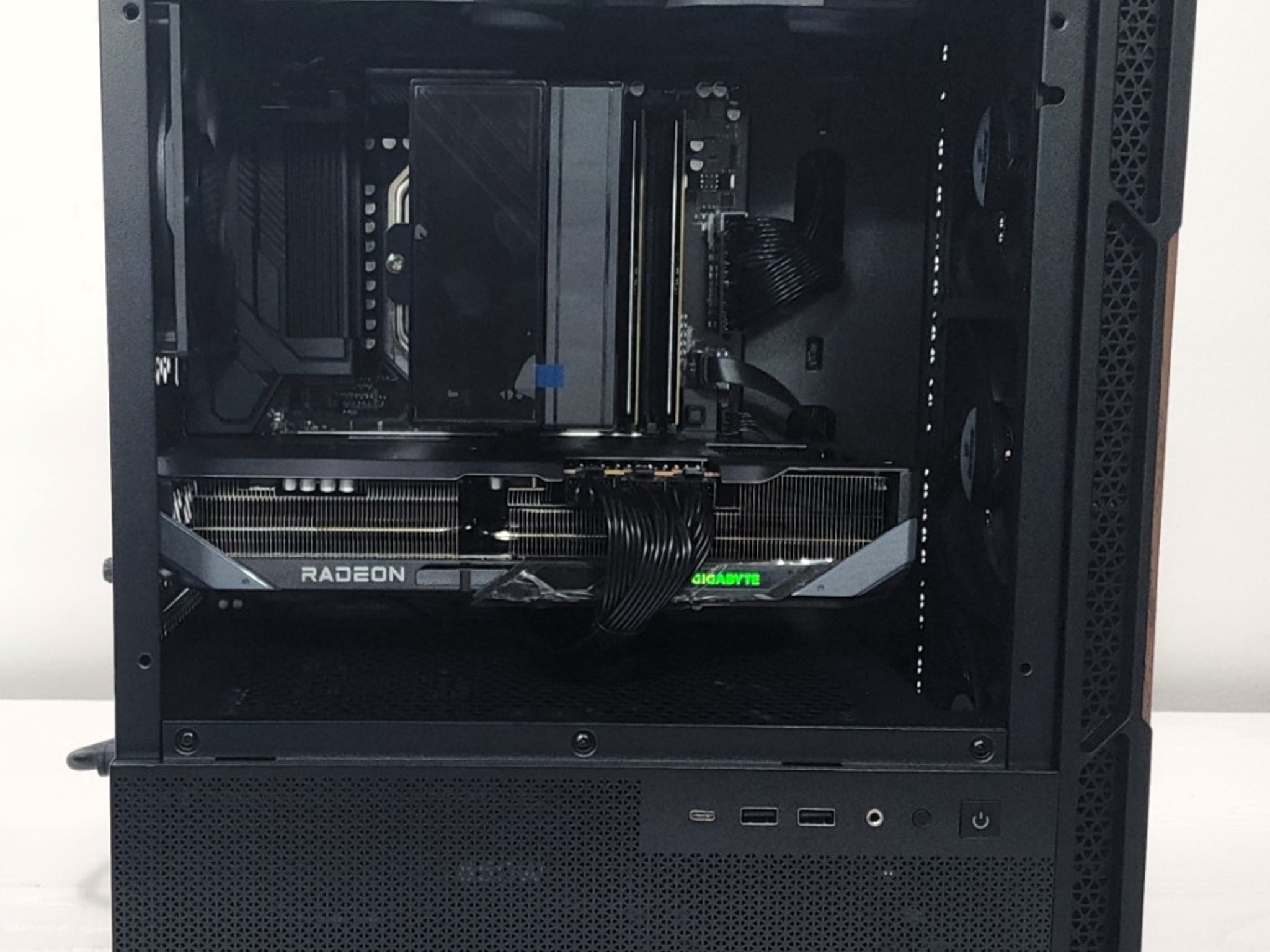 ALL NEW Wood - NO RGB Gaming PC BEAST!!!   7800X3D/RX 9070XT/32GB/2TB - READ DESCRIPTION!!!