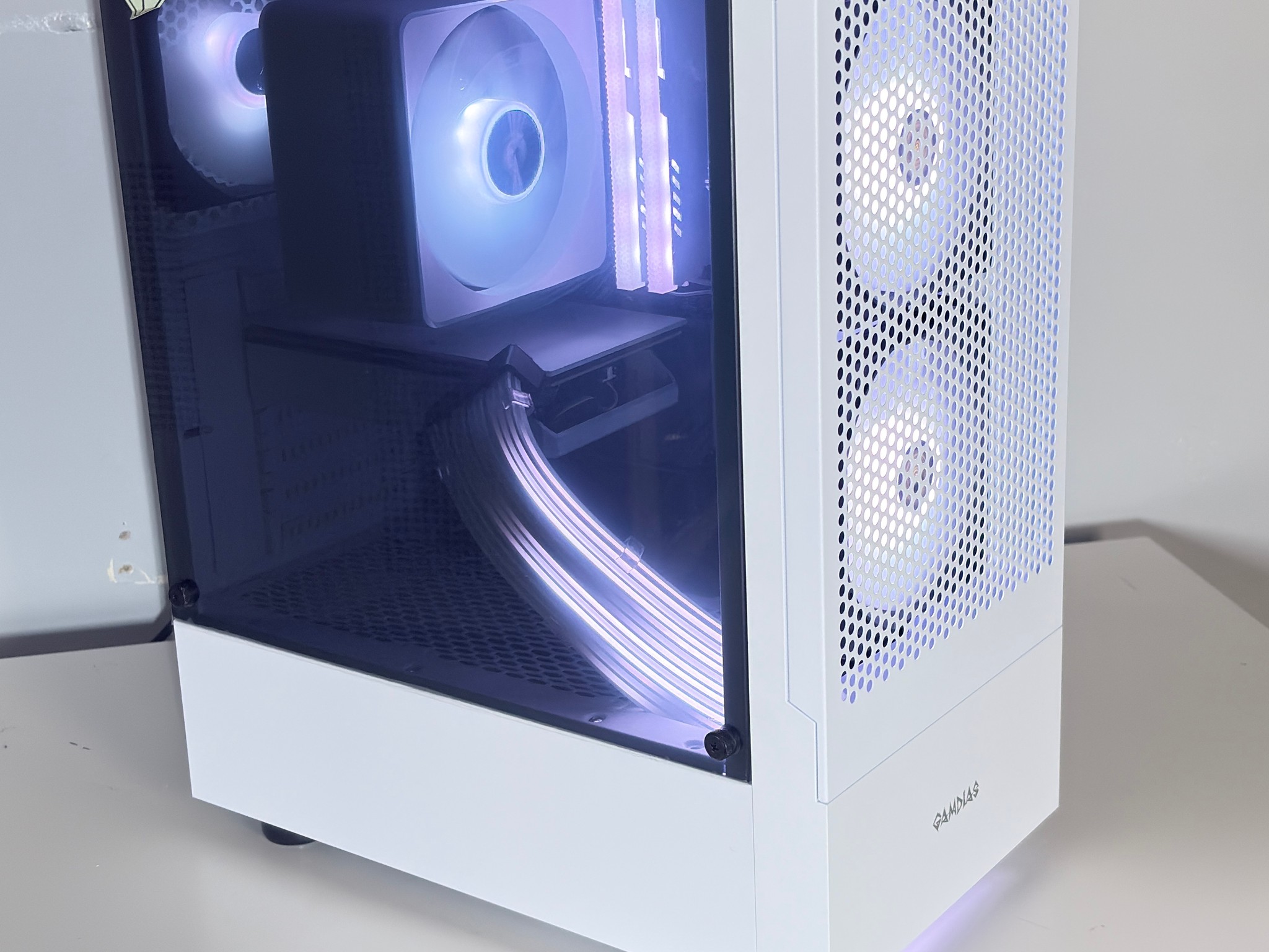 White Gaming PC | i7 + RTX 2060 Super | 16GB 3200MHz | Ready to Play