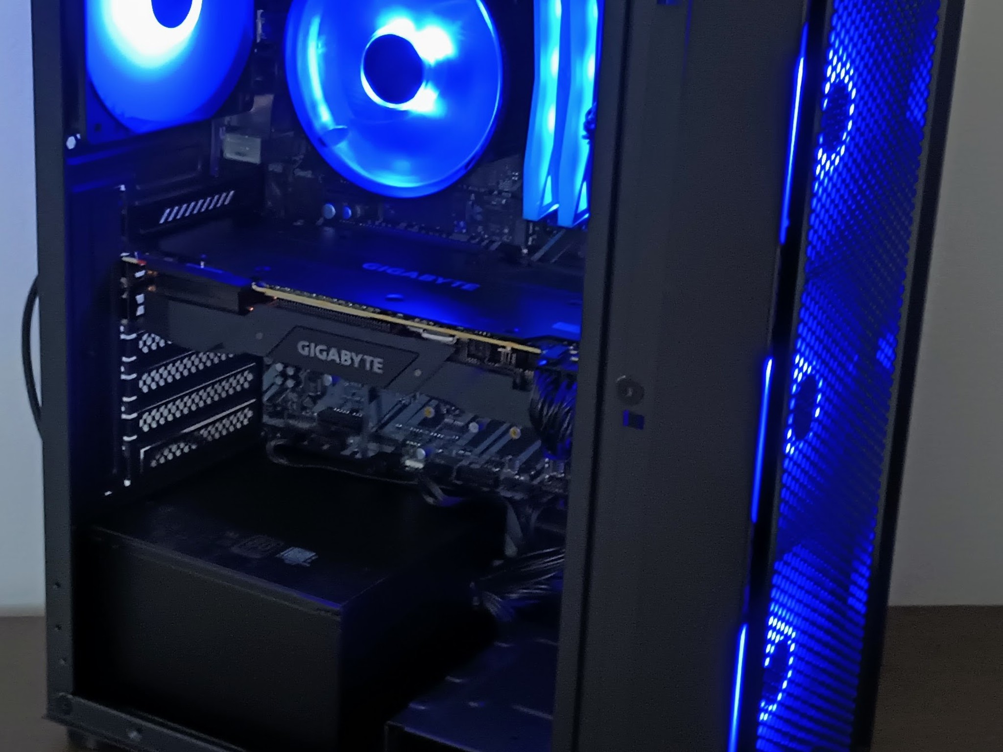 Awesome RGB Gaming PC i7 9700k RTX 2080 16GB RAM 1tb ssd WI-FI & BLUETOOTH Value Midrange
