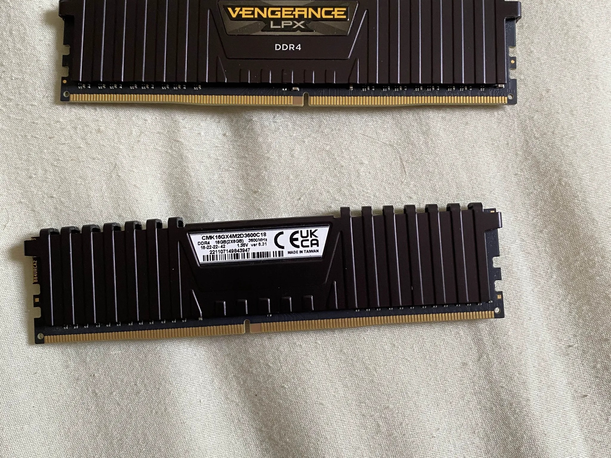 CORSAIR VENGEANCE® LPX 16GB (2 x 8GB) DDR4 DRAM 3000MHz C15 Memory Kit - Black