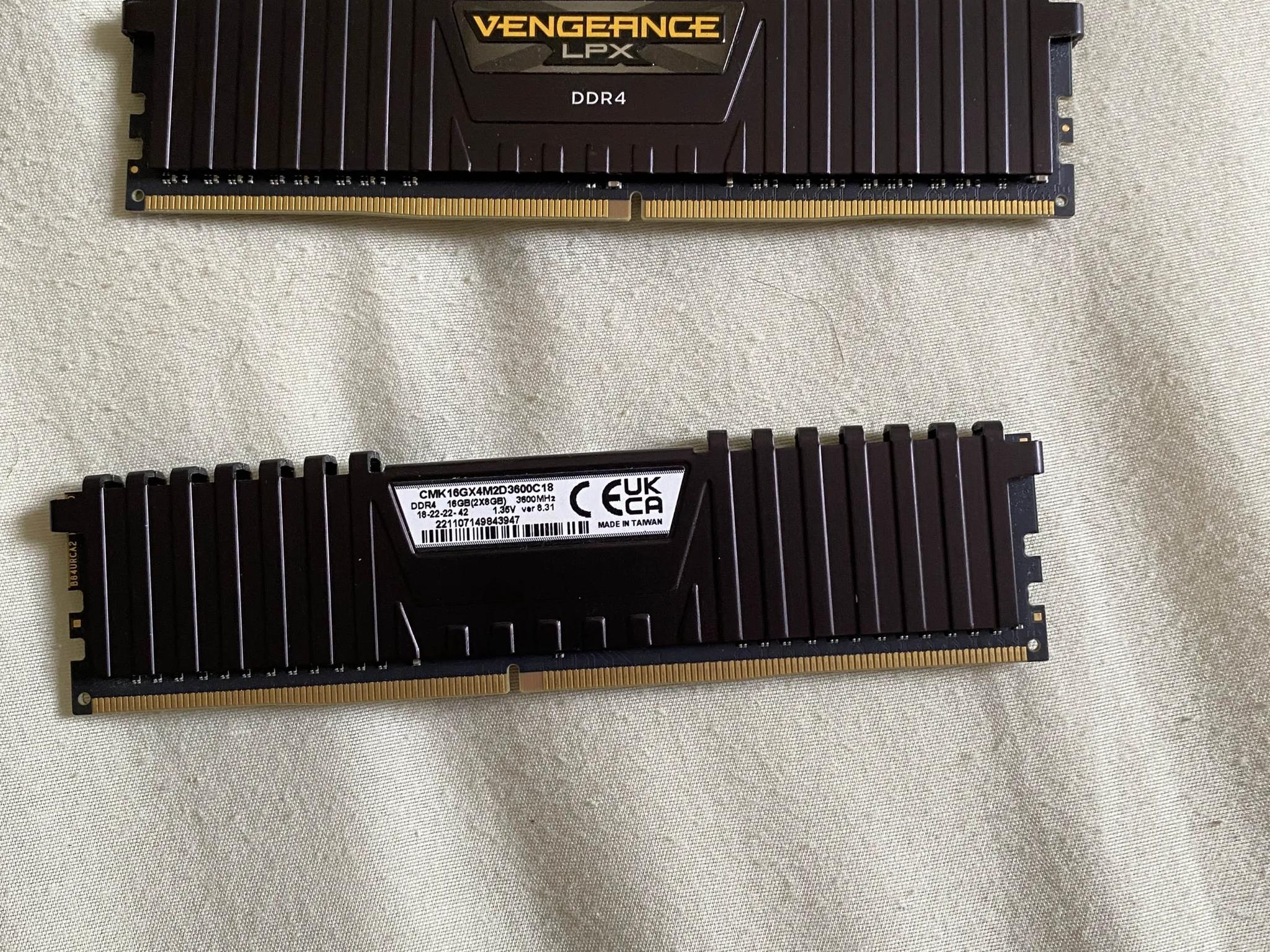 CORSAIR VENGEANCE® LPX 16GB (2 x 8GB) DDR4 DRAM 3000MHz C15 Memory Kit - Black