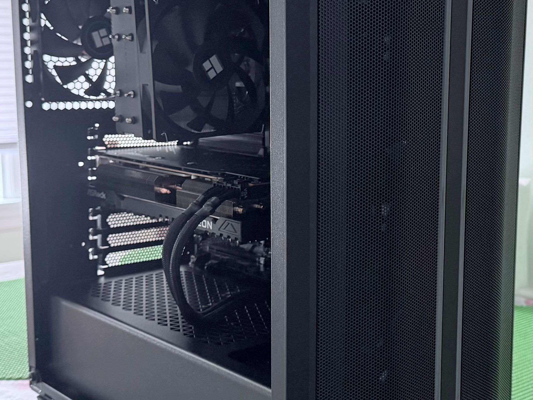 Ryzen 5 7600x | RX 7700XT 12 GB | 32 GB DDR5 6000 | 1.25 TB NVME 2.0 | NO ARGB- SALE!