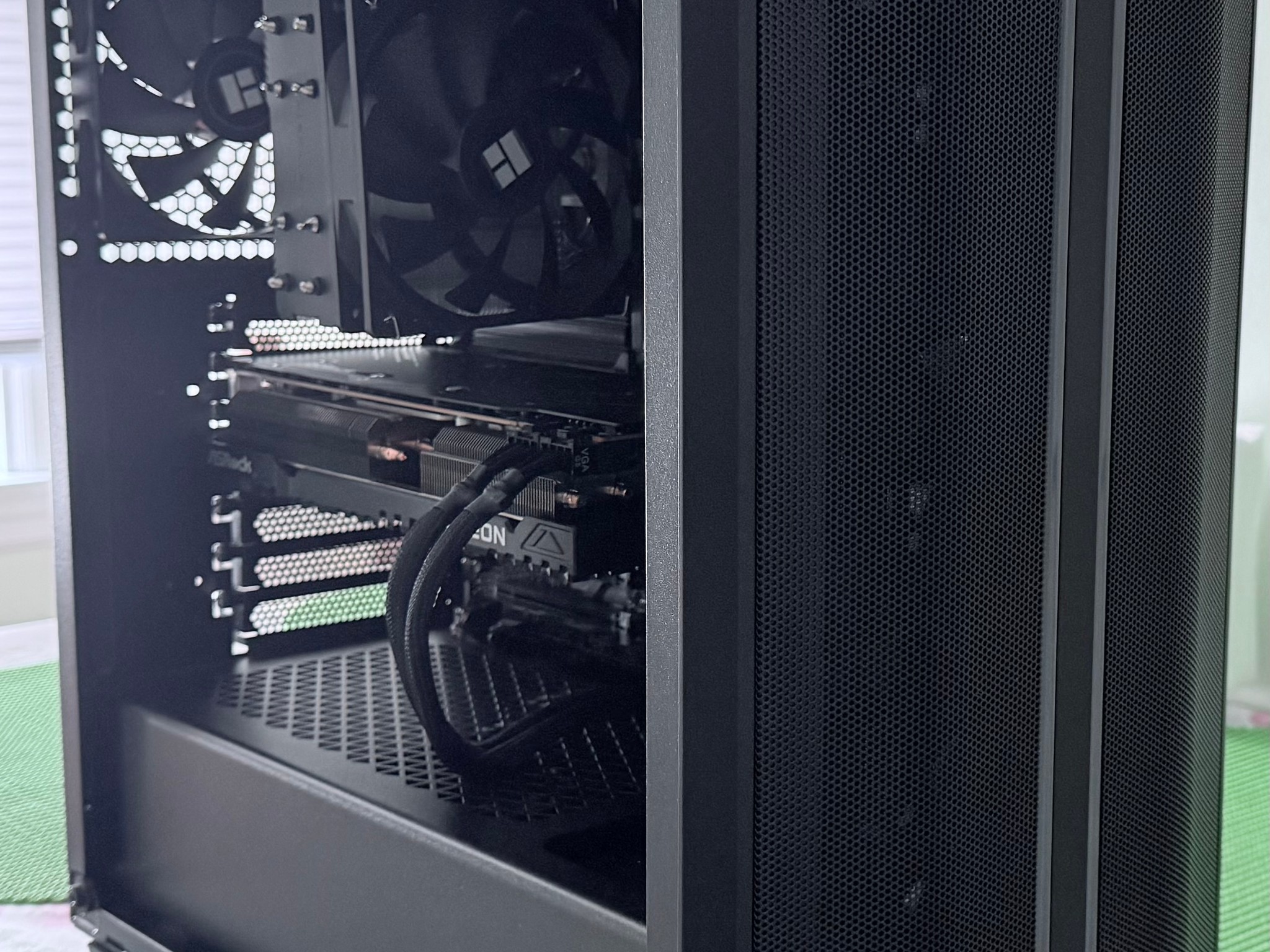 Ryzen 5 7600x | RX 7700XT 12 GB | 32 GB DDR5 6000 | 1.25 TB NVME 2.0 | NO ARGB