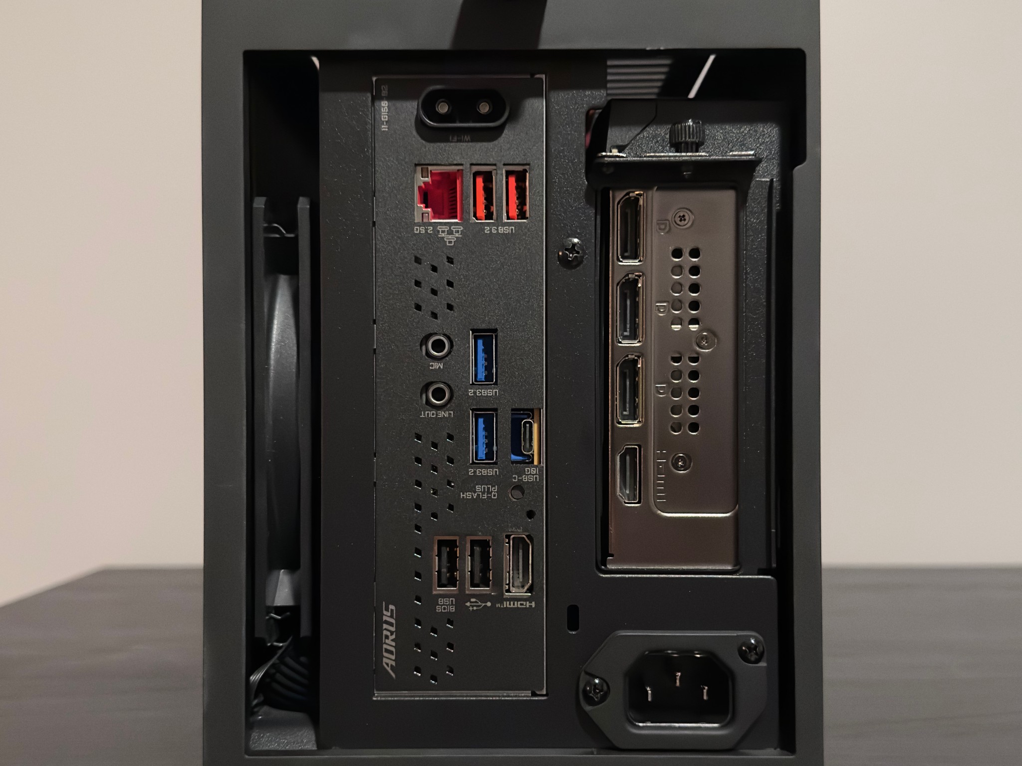 RTX 5070 | 9700X | 32GB DDR5 | 1TB NVME | WiFi7 | Mini-ITX