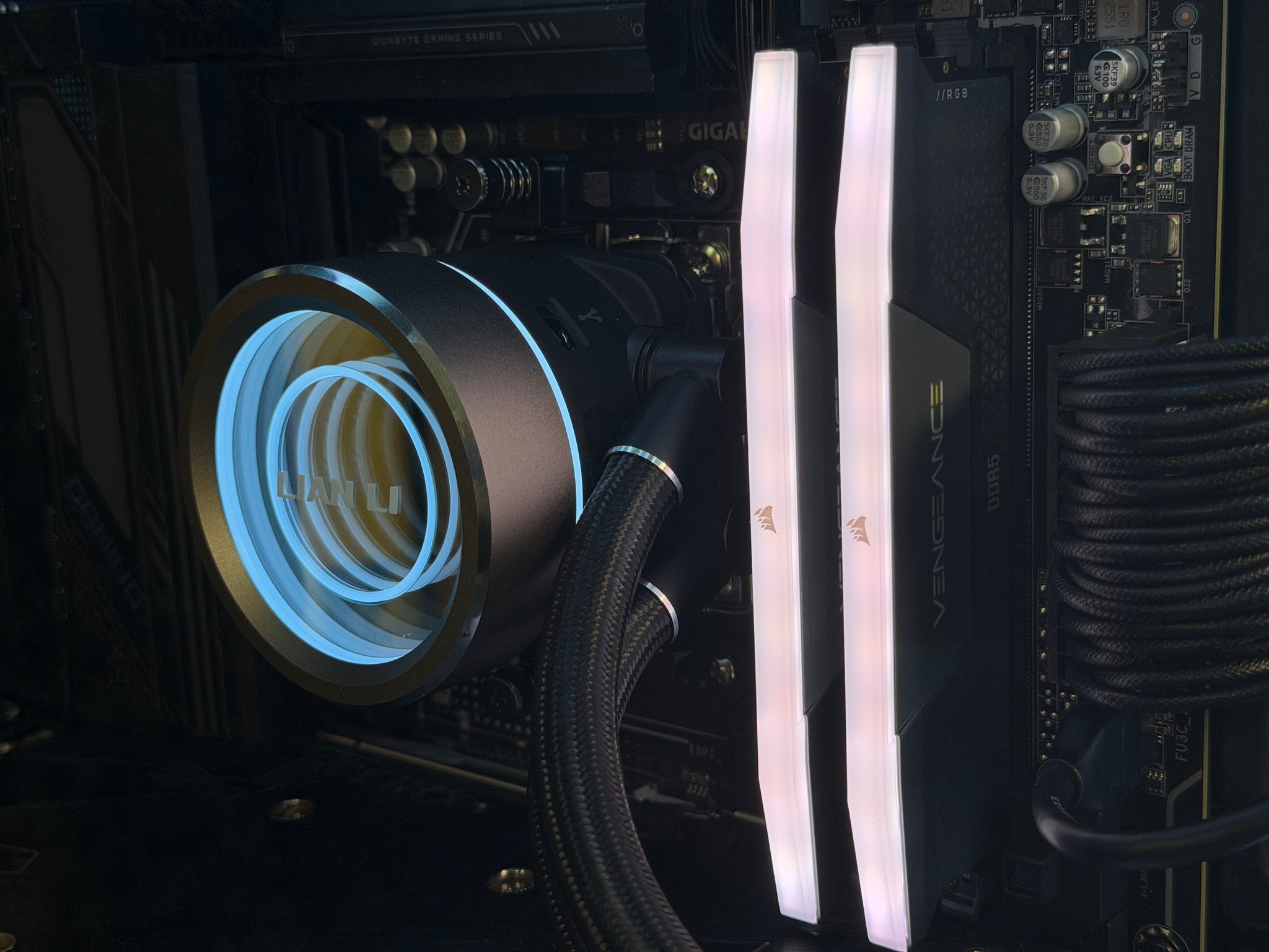 Liquid Cooled RTX 4080 | Ryzen 7 7700X | 2TB SSD | 32GB DDR5