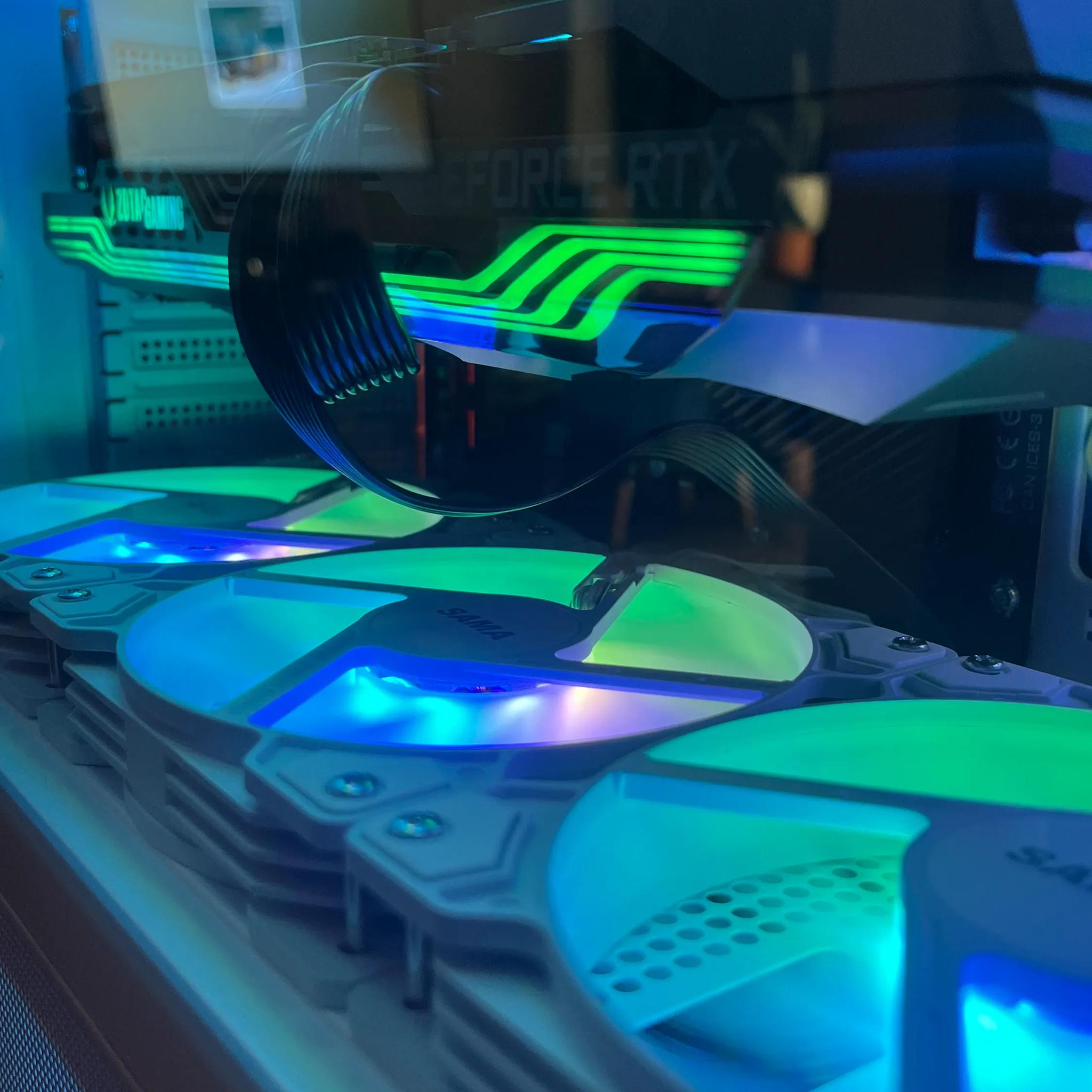 White Shadow 👻 | Ryzen 7 5700X RTX 3080 32GB DDR4 WiFi 1TB SSD