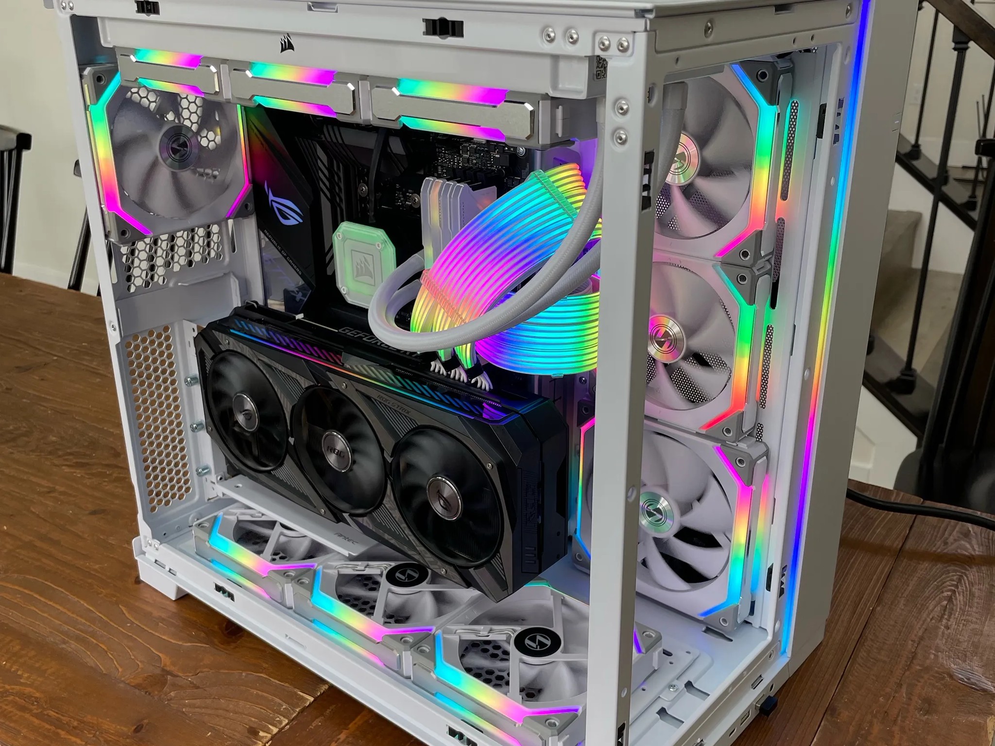 White Beast: RTX 3090 STRIX 24GB, Ryzen 9 5900X, 32GB DDR4 3600MHz Corsair Vengeance RAM, 5TB