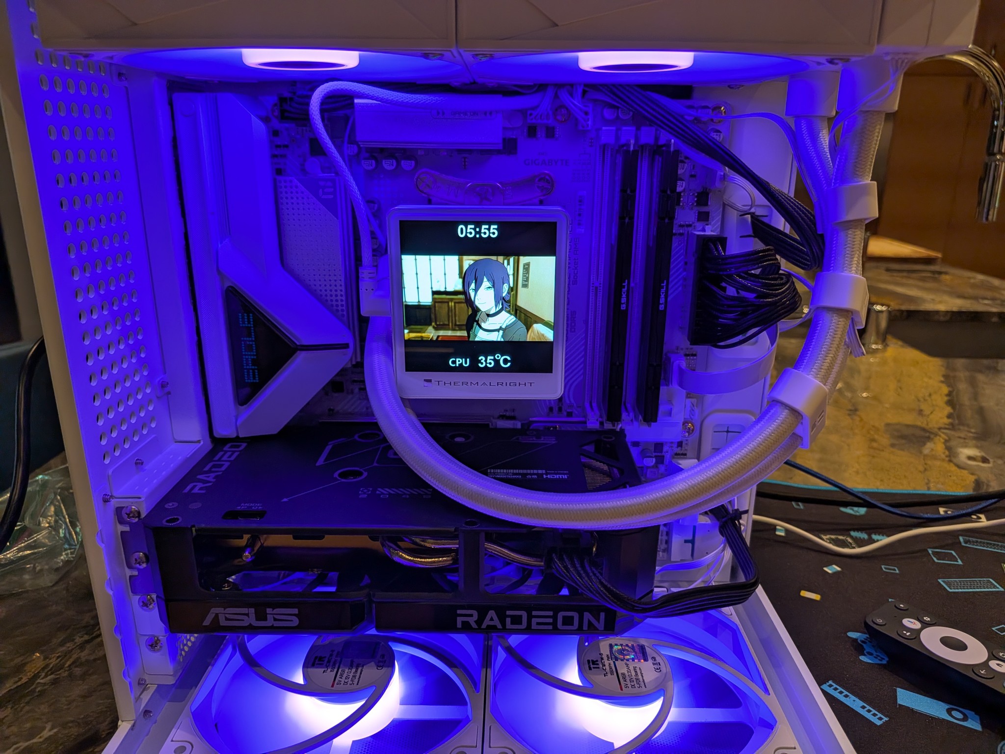 Bomb Devil AMD - RX 9060 XT 16GB, Ryzen 5 9600X, 32 GB DDR5 RAM, 2 TB Gen 5 NVME, RGB, Liquid Cooled