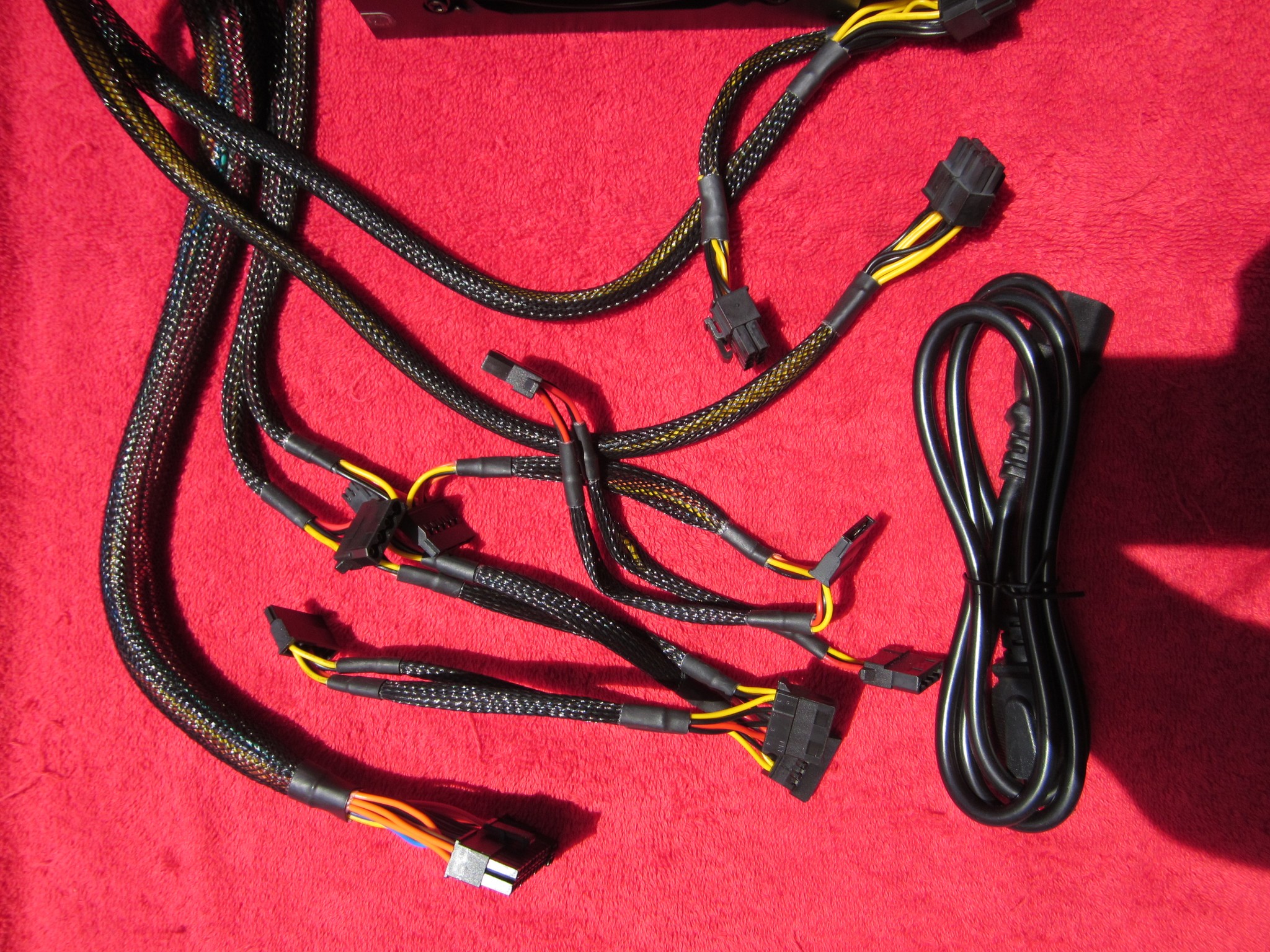 APEVIA SPIRIT 600W ATX Power Supply with Auto-Thermally Controlled 120mm Fan, All Protections
