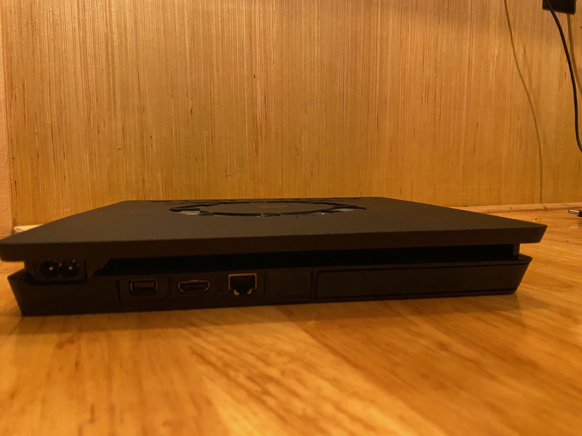 Modded PlayStation 4 - CASE MODS - PS4 Slim - God of war themed