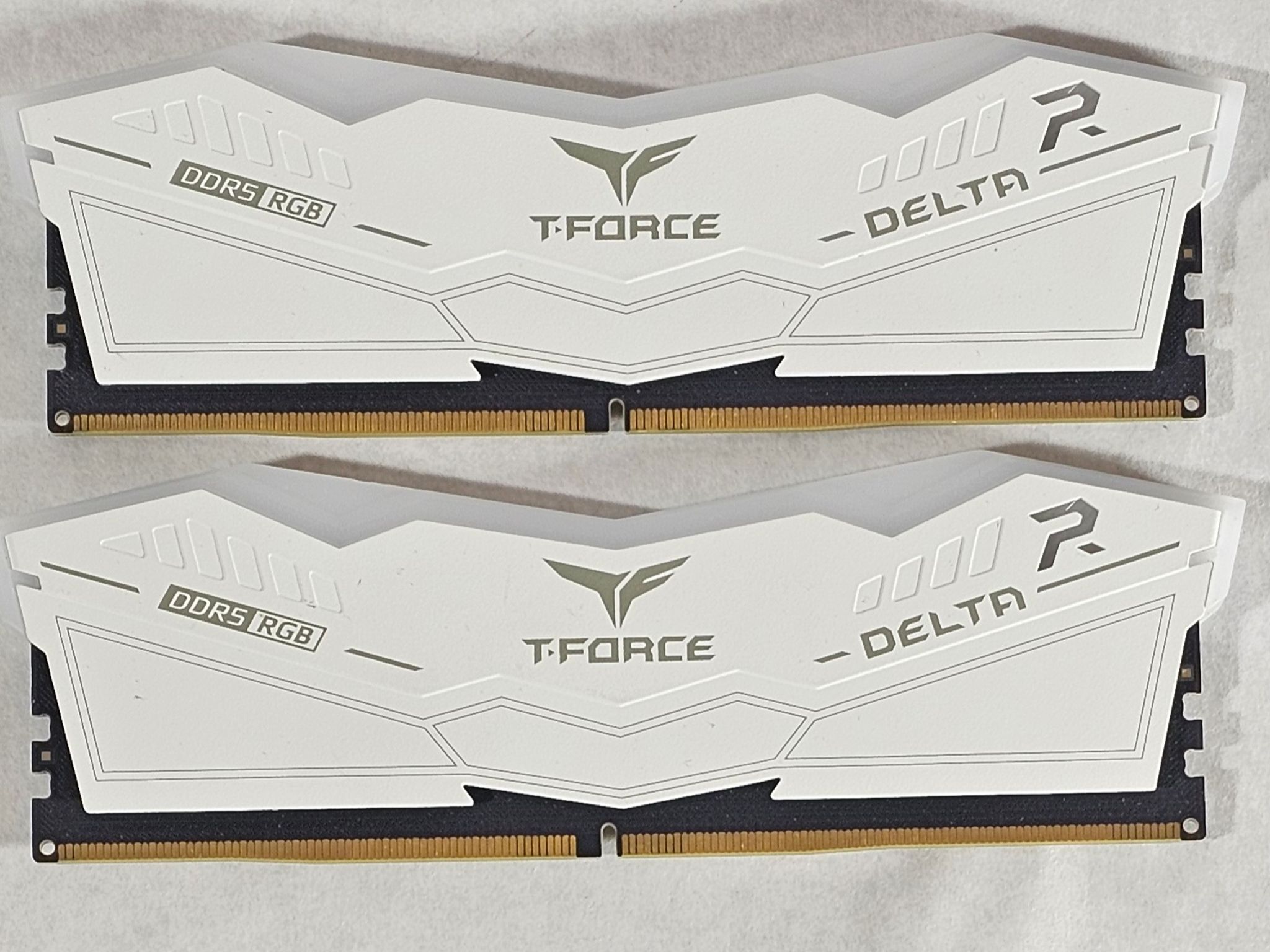 32GB DDR5 (2x16GB) CL40 5200MHz White RGB T-FORCE DELTA R