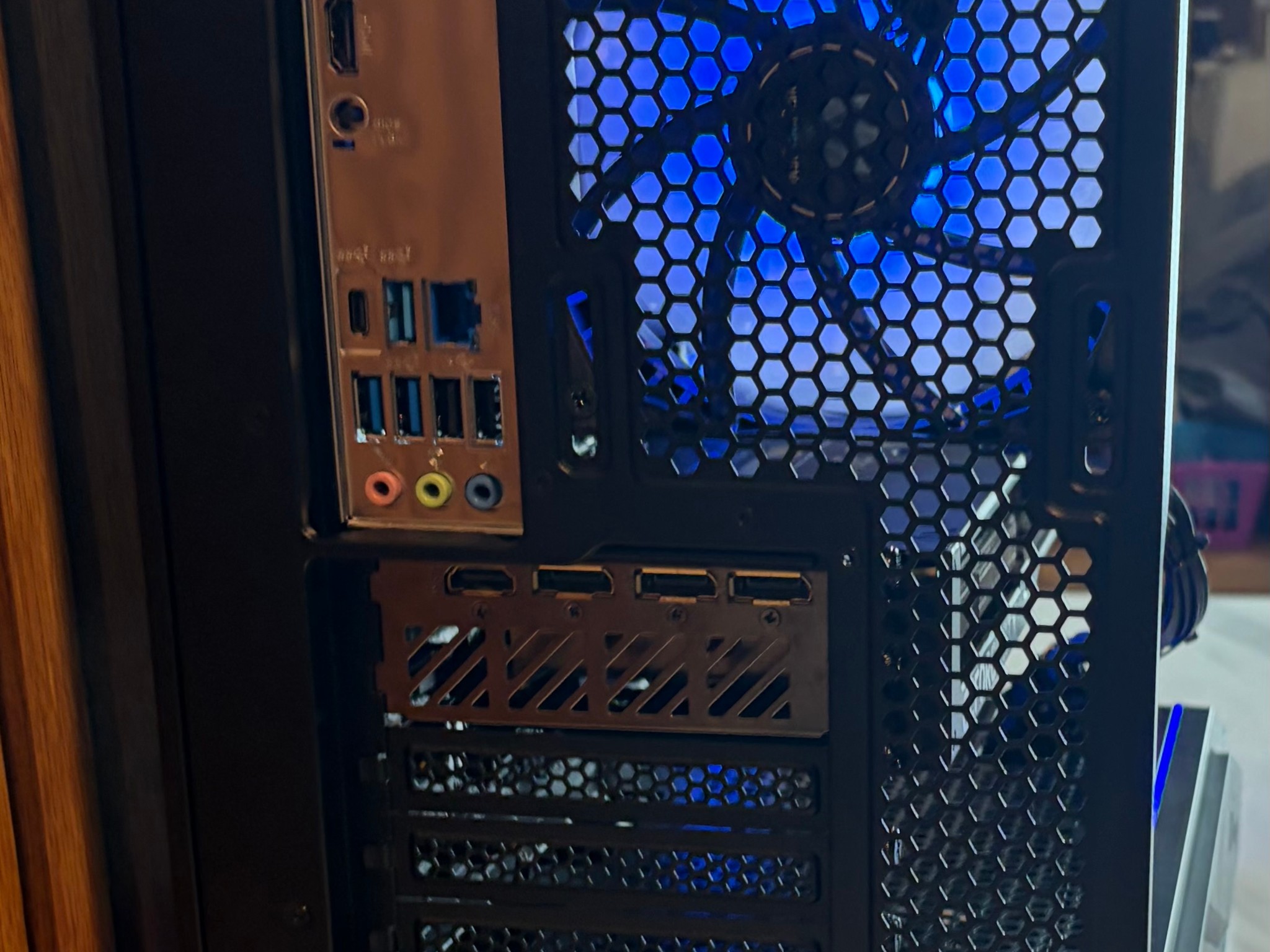 RTX 4070 | RYZEN 5 7600 | 16GB DDR5 | 1TB SSD | 360MM AIO