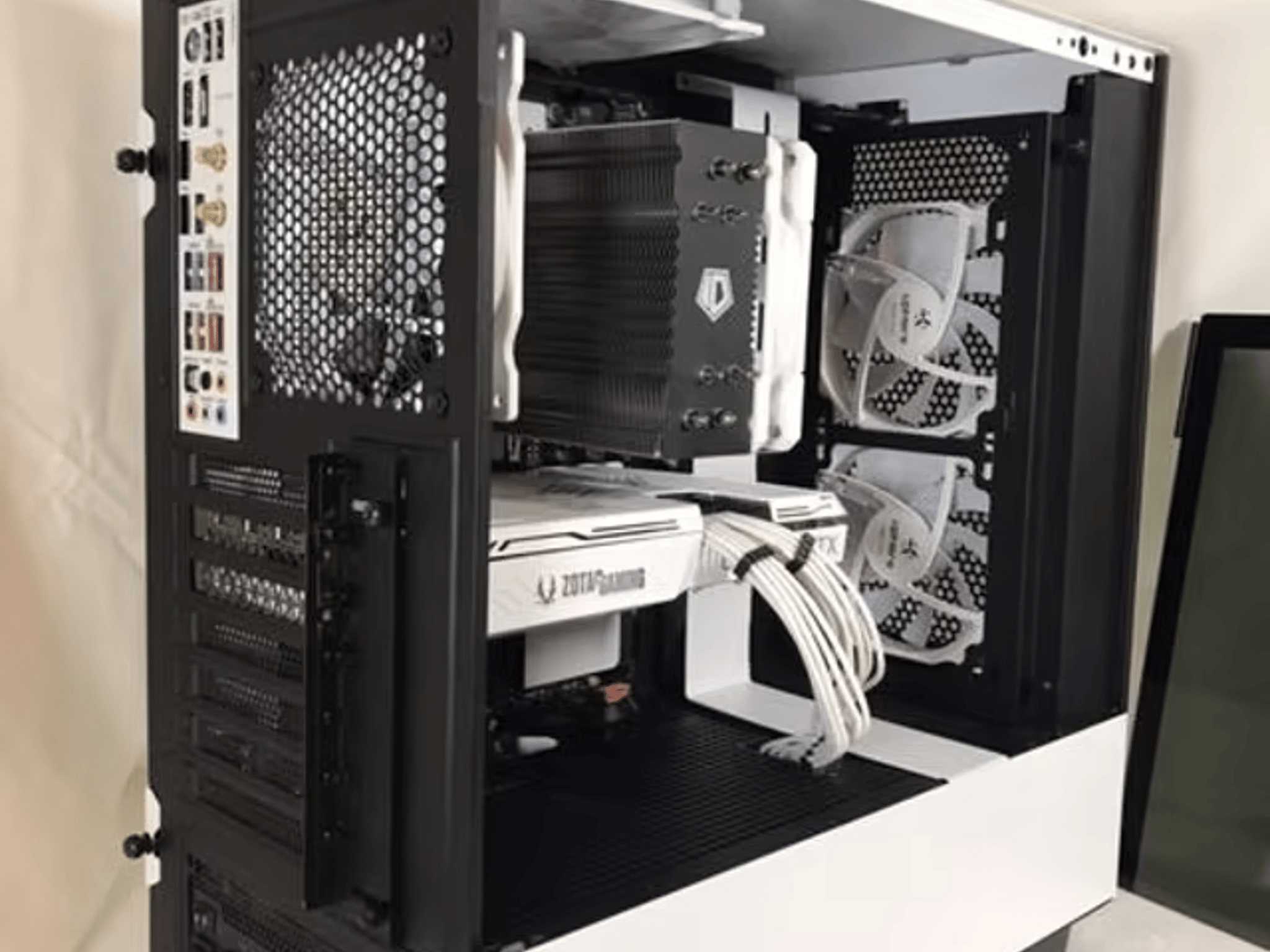 SNOW WHITE! NEW CUSTOM PC - RYZEN 7 - WHITE RTX 3060 Ti!