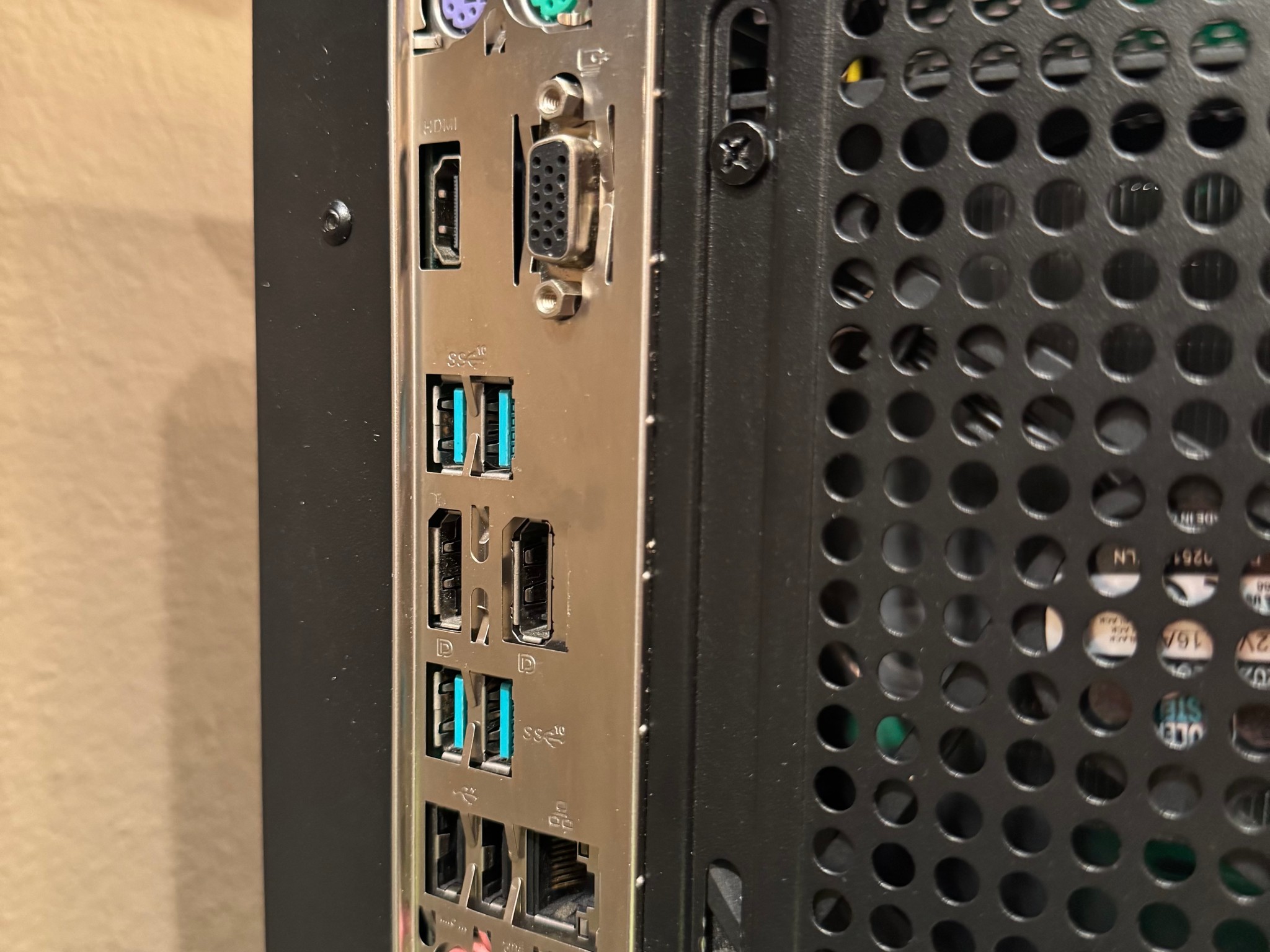 i7-9700F, RX 6600, 2TB Hynix Gold SSD, 16GB G.Skill RAM, Windows 11, Wifi Custom Gaming PC