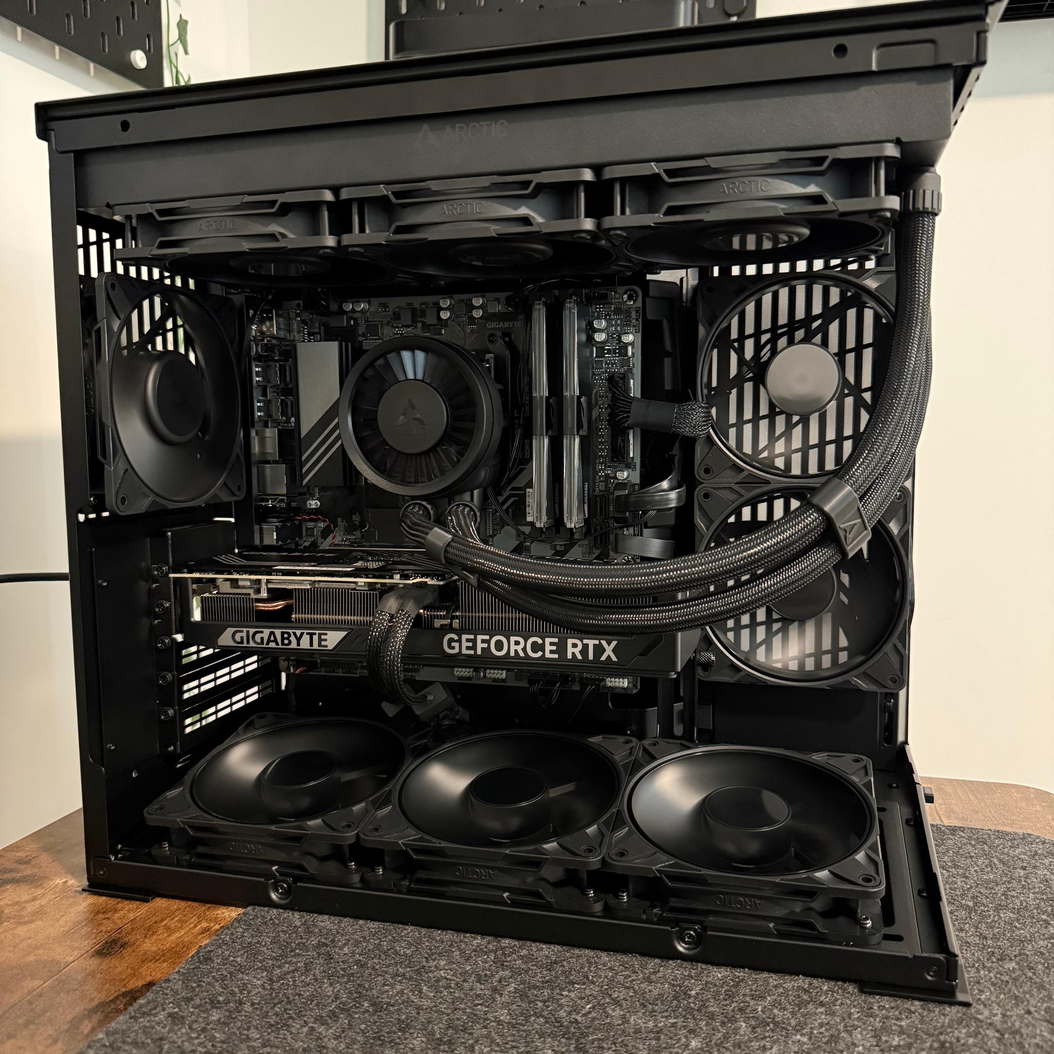 5070 12 GB | 9700x | 32 GB DDR5 | 1 TB M.2 4.0 | 10 x 3000 RPM Artic Fans | CUSTOM BLACK GAMING PC