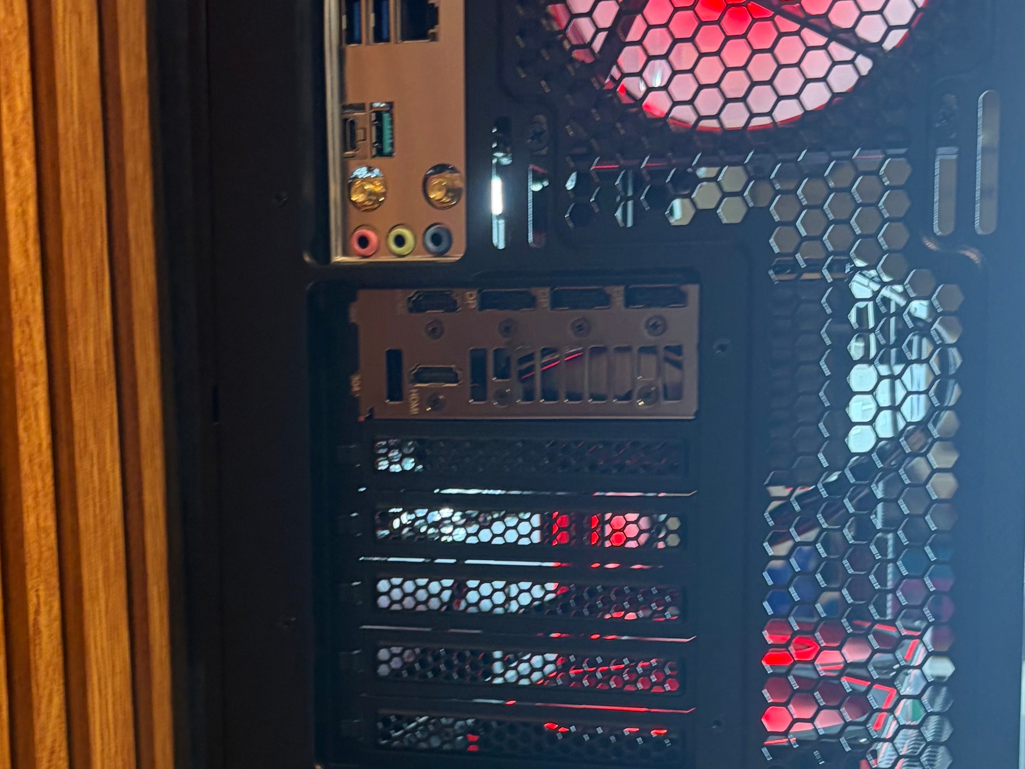 RTX 5070 | 7800X3D | 16GB DDR5 | 1TB NVME | 360MM AIO | 1000W