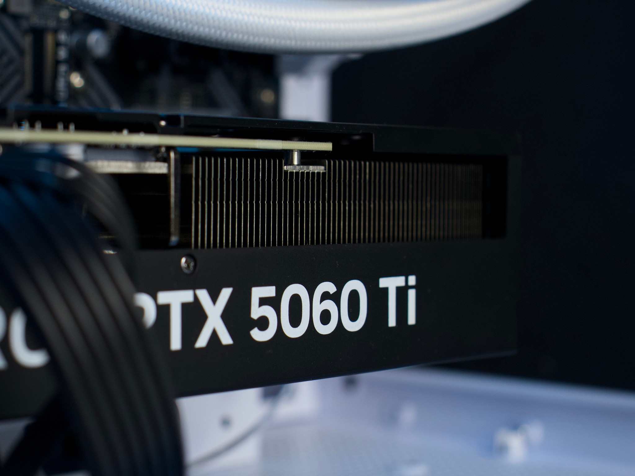 🧊❄️🧊 White Gaming PC – RTX 5060 TI, Ryzen 7 5700X, 32GB RAM, 1TB SSD - WiFi 🧊❄️🧊