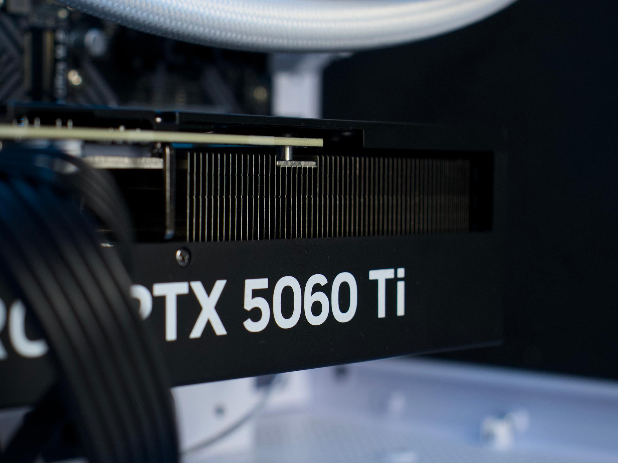 🧊❄️🧊 White Gaming PC – RTX 5060 TI, Ryzen 7 5700X, 32GB RAM, 1TB SSD - WiFi 🧊❄️🧊