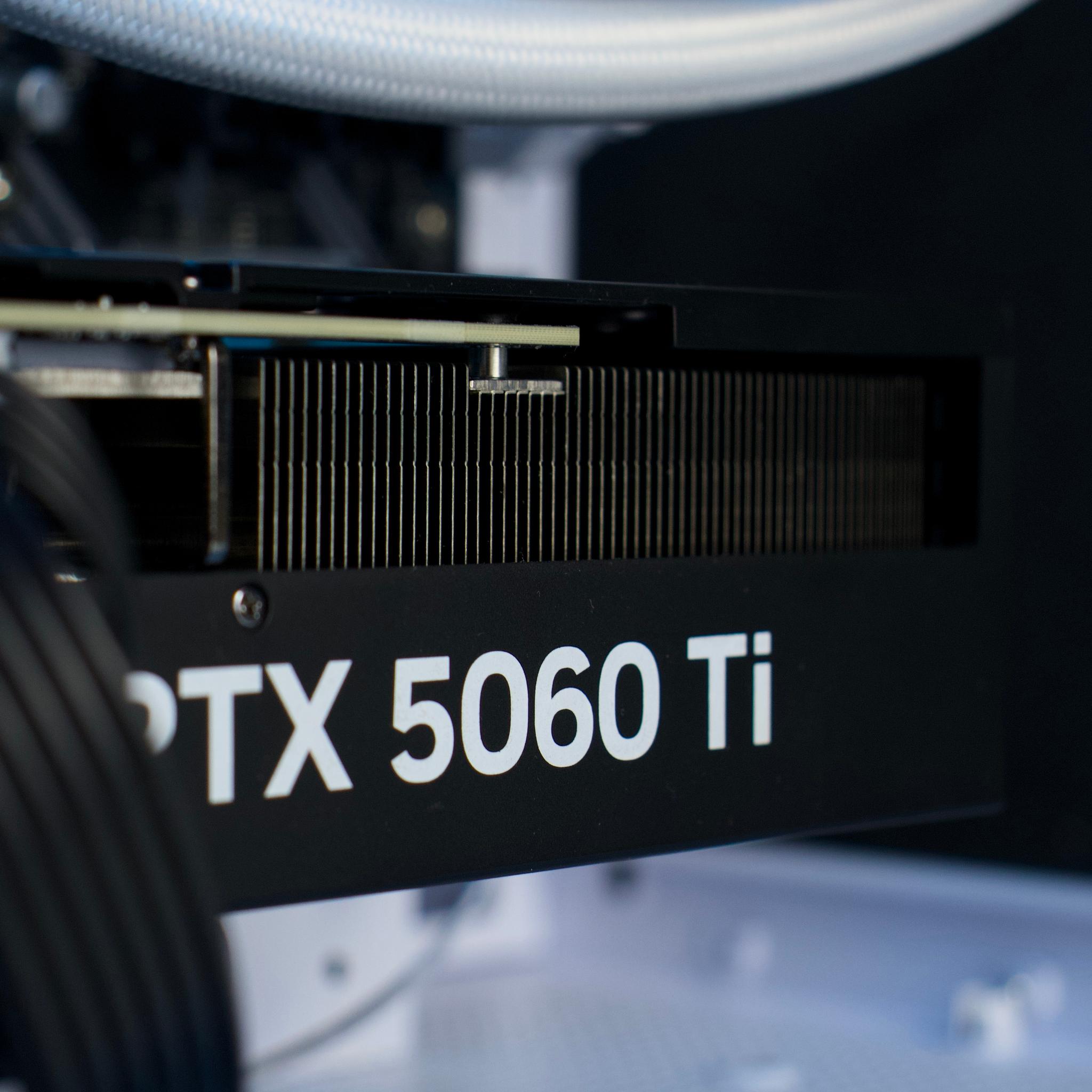 🧊❄️🧊 White Gaming PC – RTX 5060 TI, Ryzen 7 5700X, 32GB RAM, 1TB SSD - WiFi 🧊❄️🧊