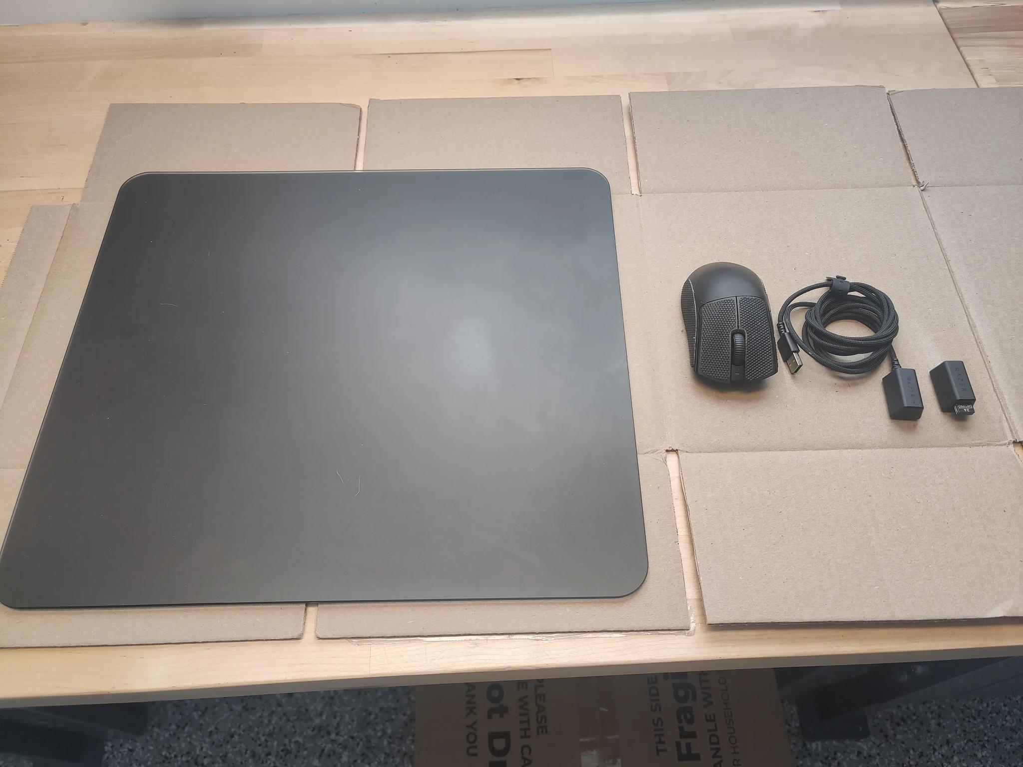 Razer DeathAdder V3 Pro with Hyperpolling 8K Dongle with Razer Atlas Glass Mousepad