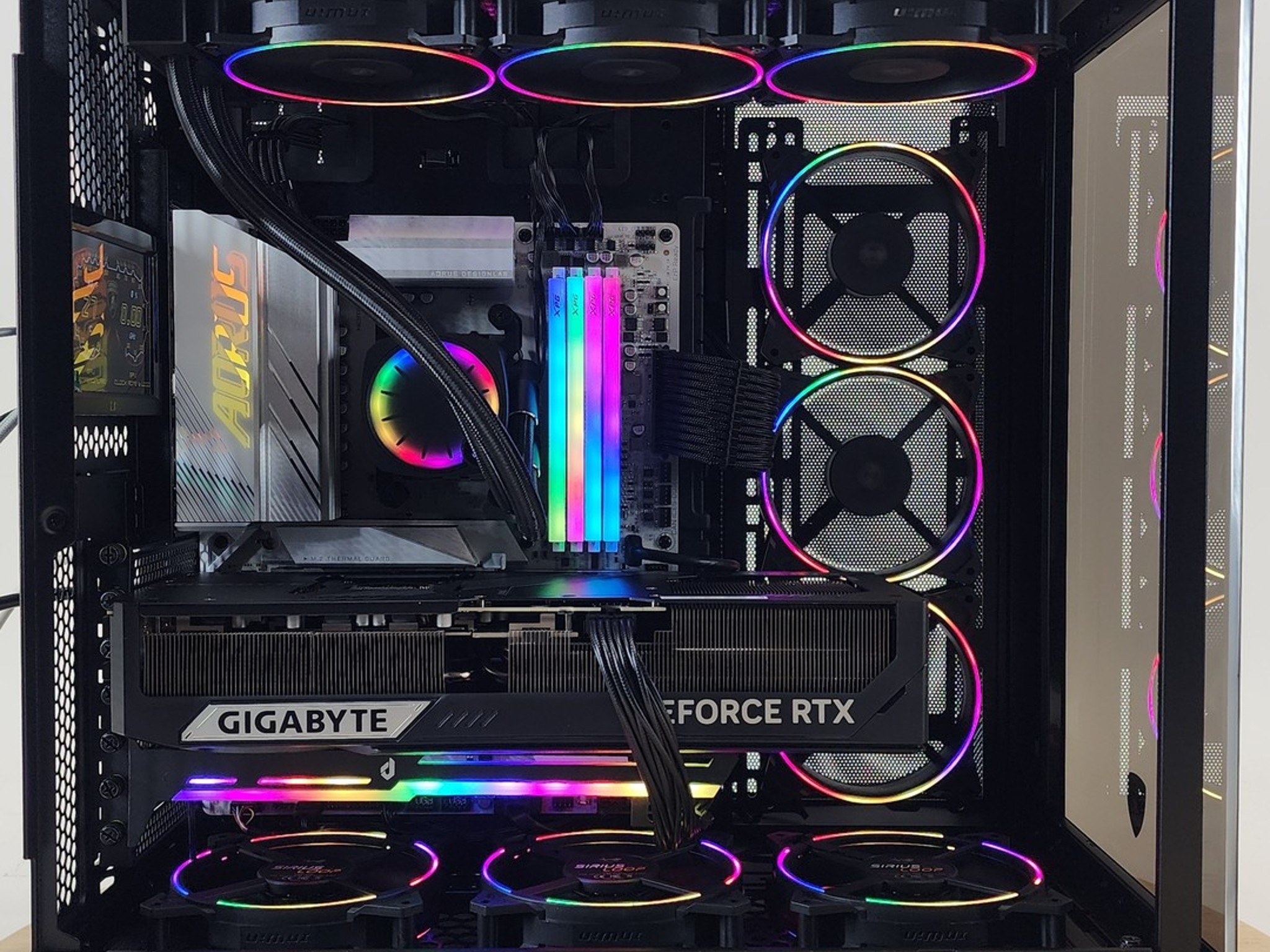Gaming PC Ryzen 7 9800X3D 64GB RAM 4TB SSD RTX 5090 32GB Windows 11 PC