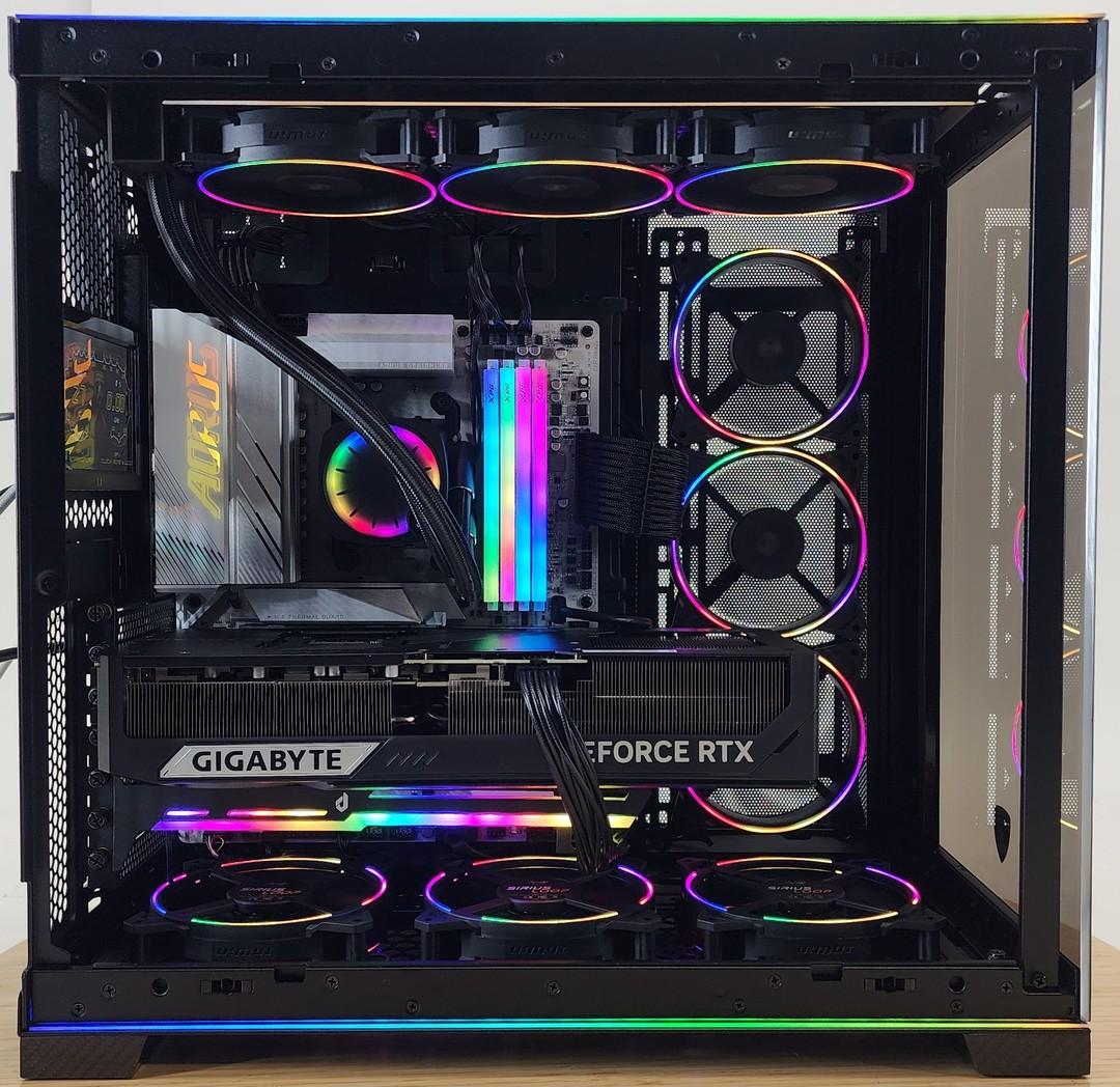 Gaming PC Ryzen 7 9800X3D 64GB RAM 4TB SSD RTX 5090 32GB Windows 11 PC