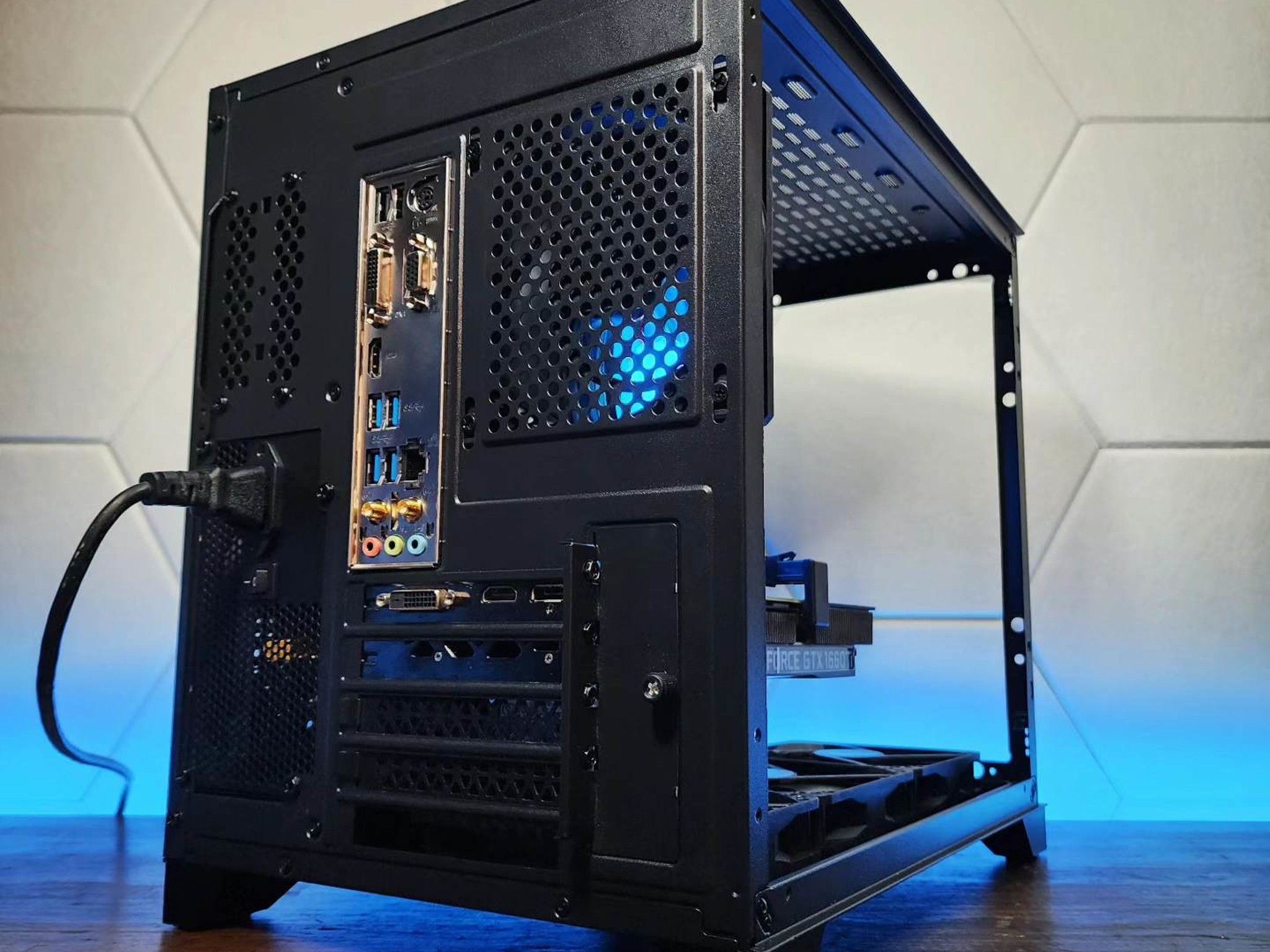 💙🖤💙 GTX 1660 Ti // Core i3 10100F // 16GB 3200MHz* // 1TB NVMe Gen 4