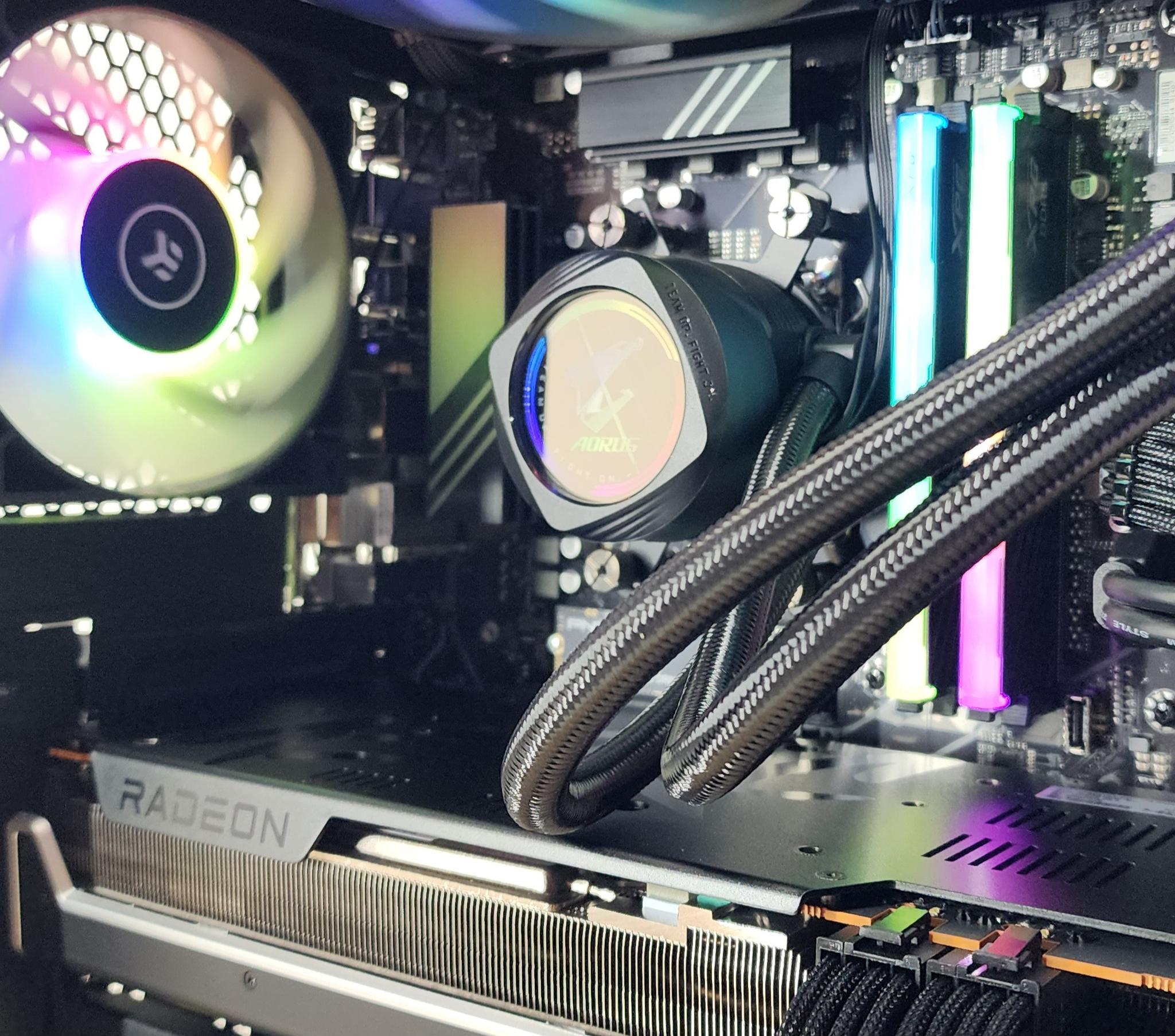 Gaming PC Ryzen 7 9700X 32GB RAM 2TB SSD RX 7900 XT 20GB Windows 11 Computer