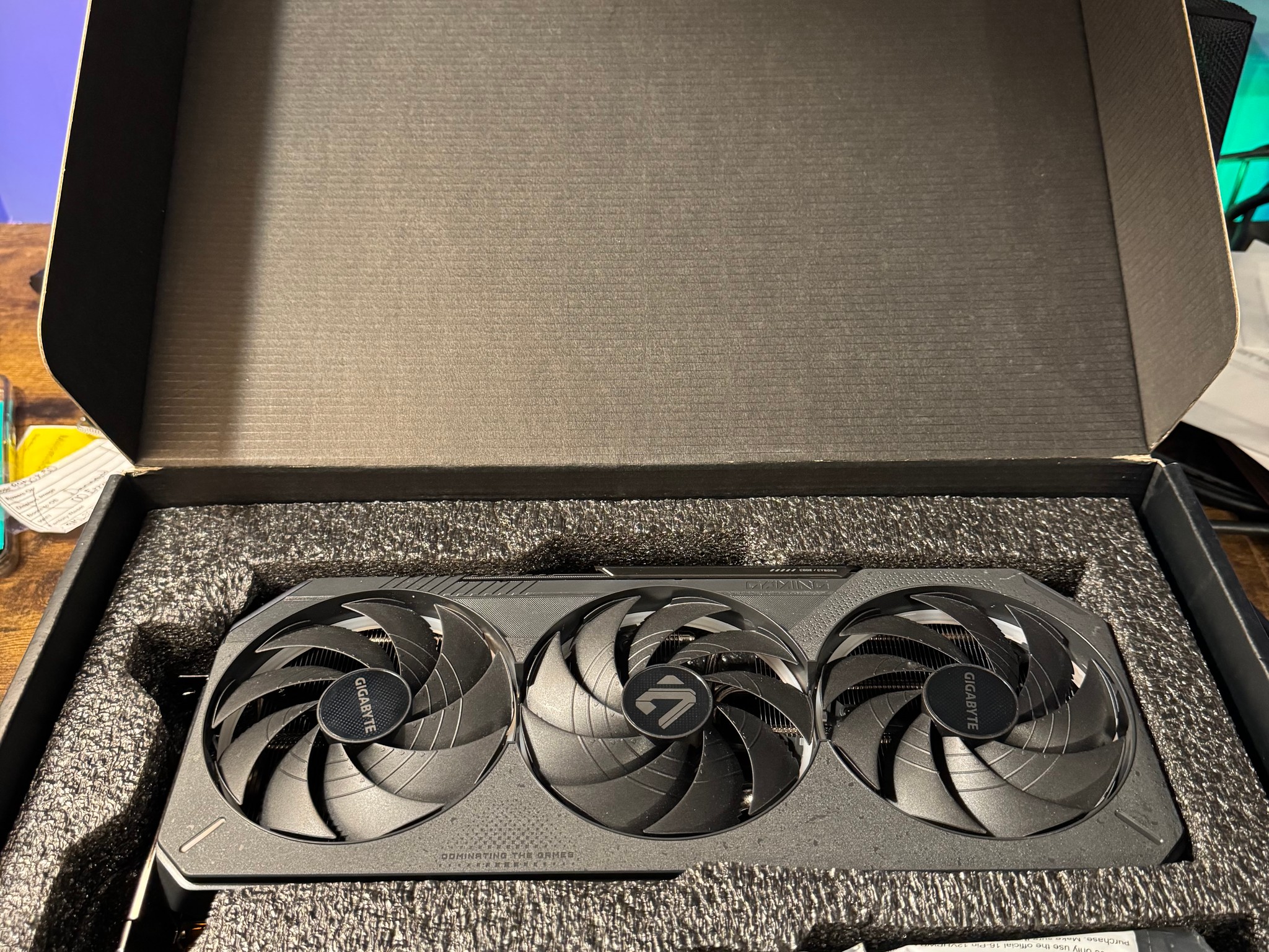 GIGABYTE GeForce RTX 5080 GAMING OC 16G