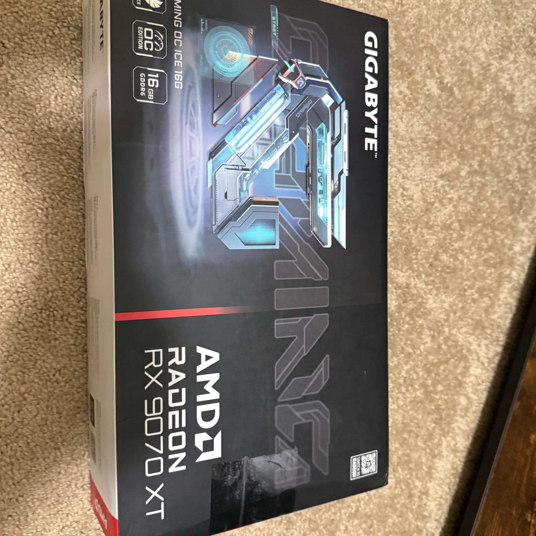 GIGABYTE RX 9070 XT GAMING OC ICE 16G