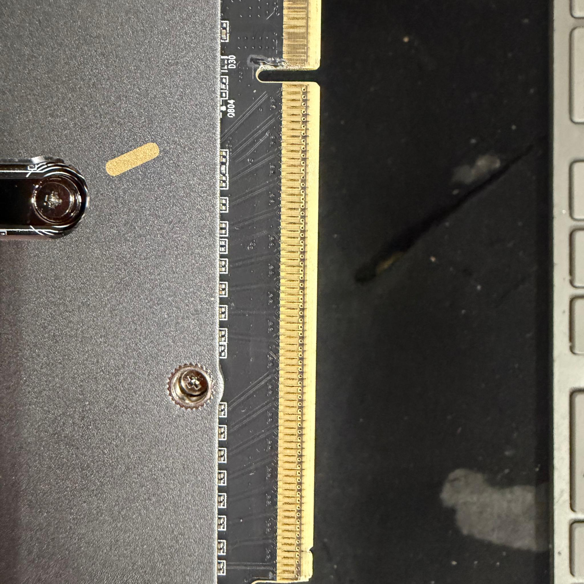 ZOTAC GAMING GeForce RTX 5090 SOLID OC(pcb damage, card works)
