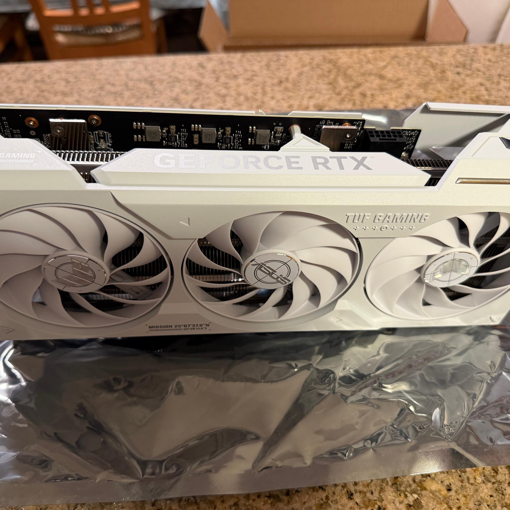 ASUS NVIDIA GeForce RTX 4070 Ti Super TUF Gaming White OC 3 Fan 16GB GDDR6X PCIe 4.0 Graphics Card