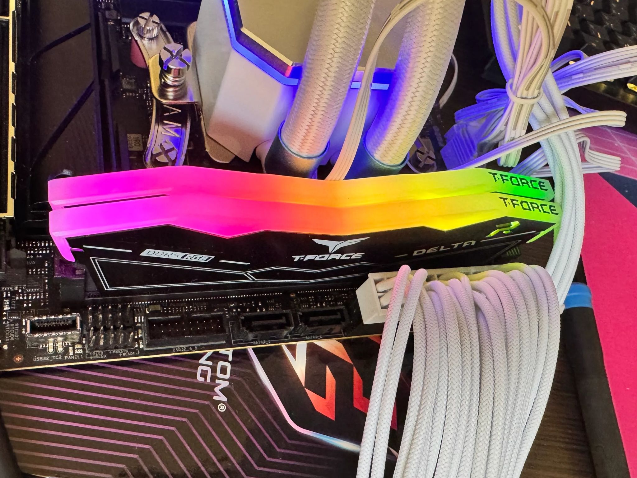 TEAMGROUP T-FORCE DELTA RGB DDR5 Ram 32GB (2x16GB) 6000MHz CL30-36-36-76 (Intel XMP 3.0, AMD EXPO)